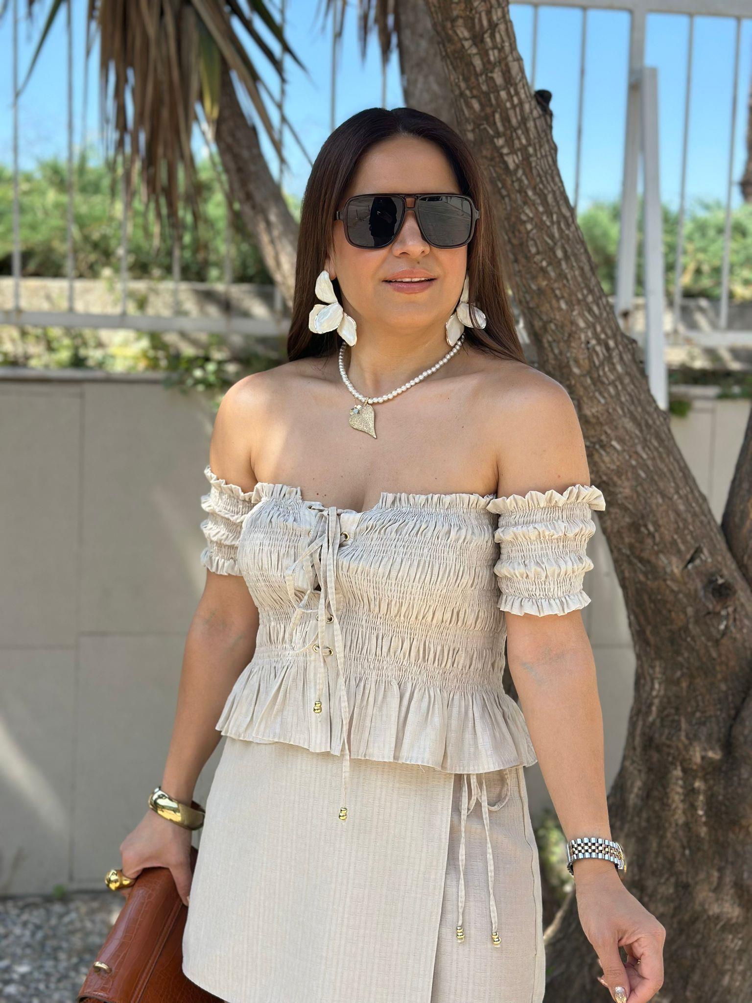 Omzu Düşük Bej Crop Bluz