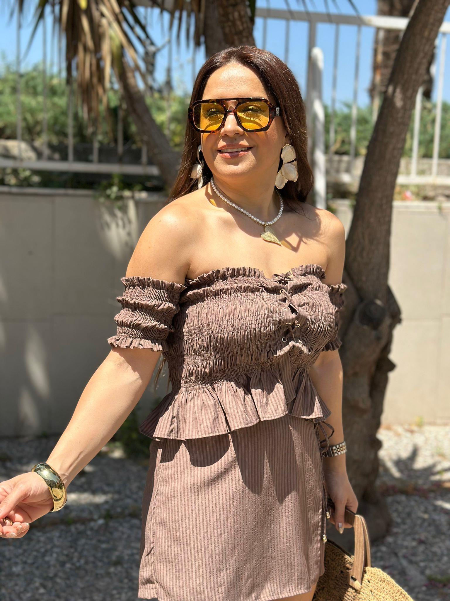 Omzu Düşük Kahve Crop Bluz