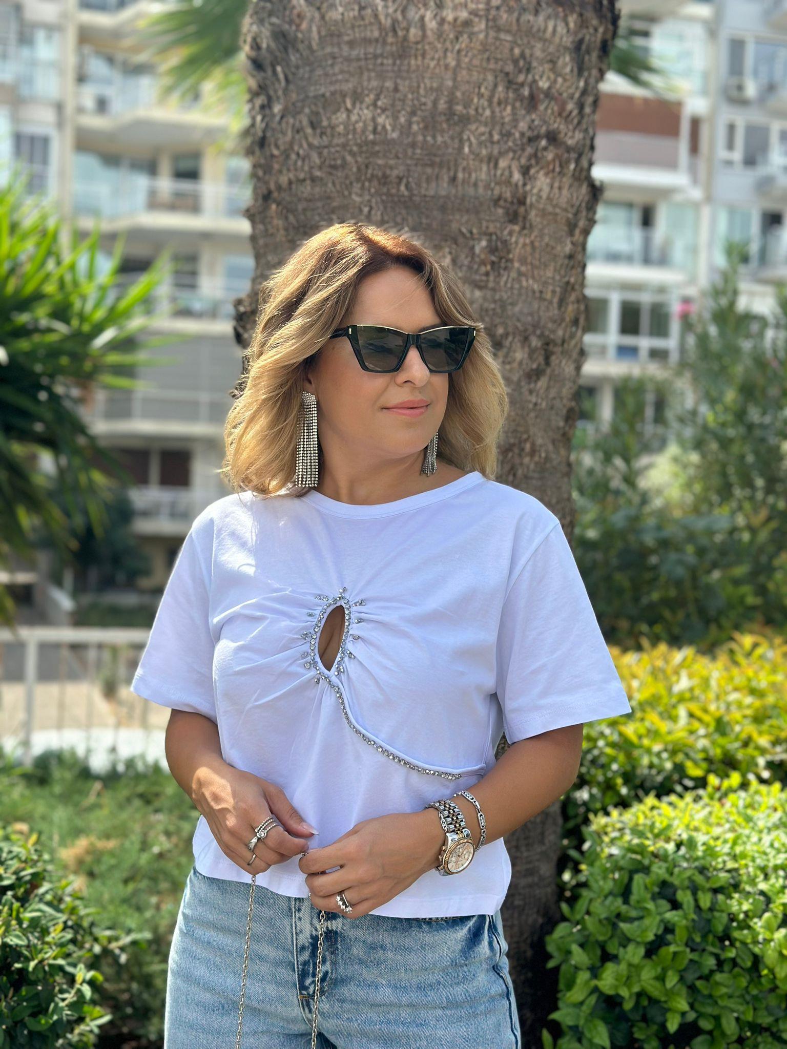 Önü Taşlı Beyaz Tshirt