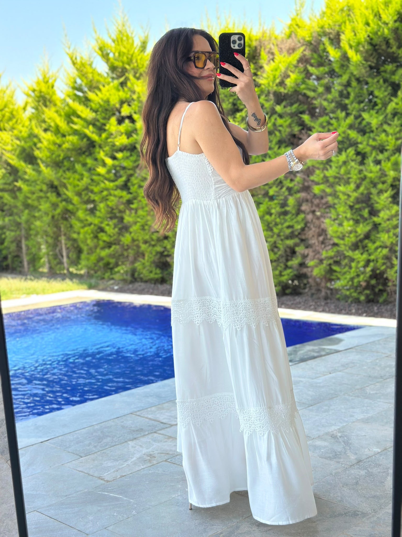 Önü Toklaı Beyaz Uzun Elbise