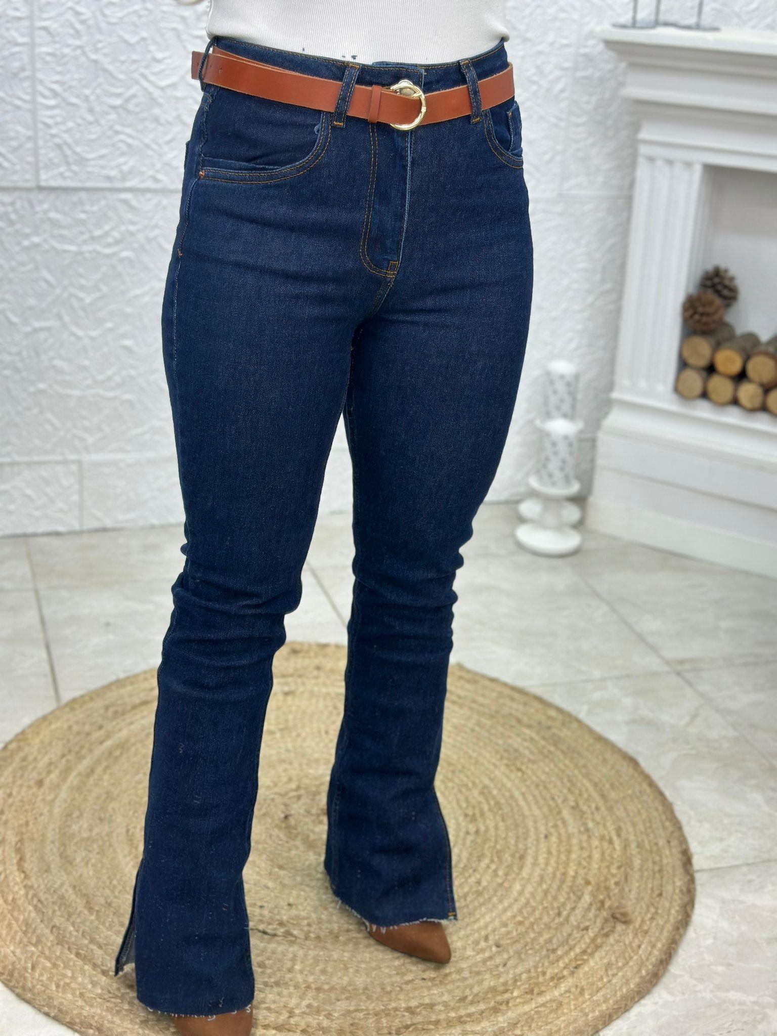 Paçası Yırtmaç Detaylı Jean