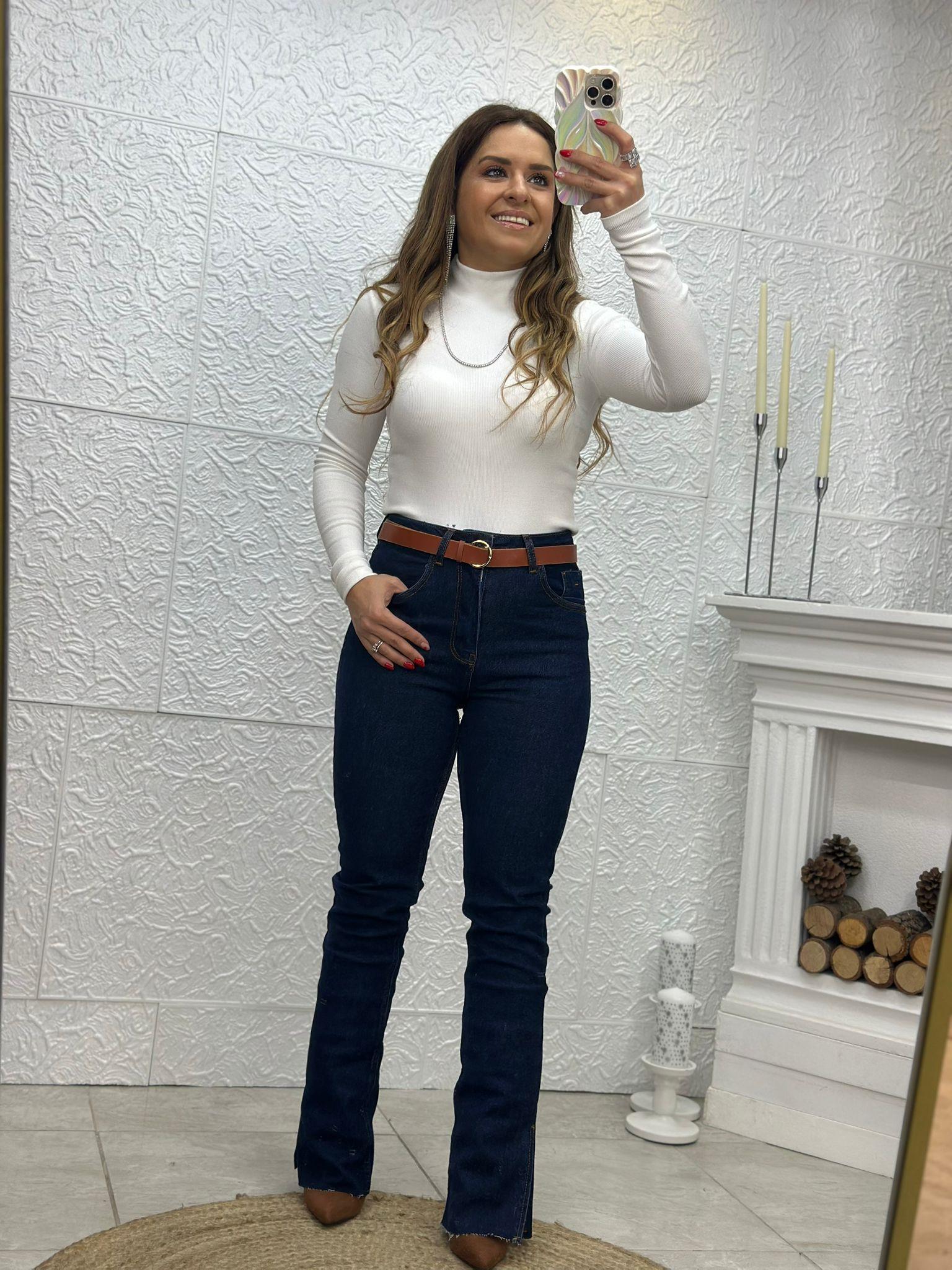 Paçası Yırtmaç Detaylı Jean