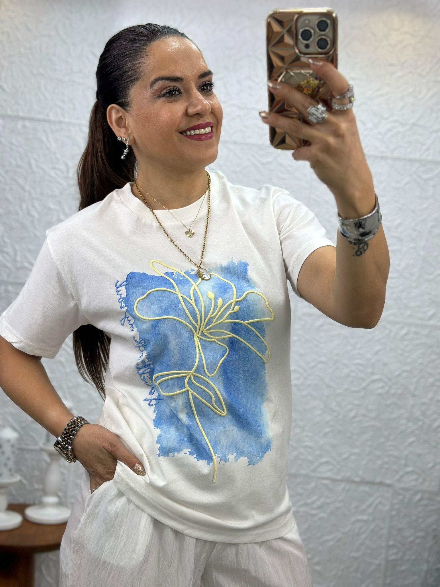 Sarı Mavi Çiçek Baskılı Tshirt