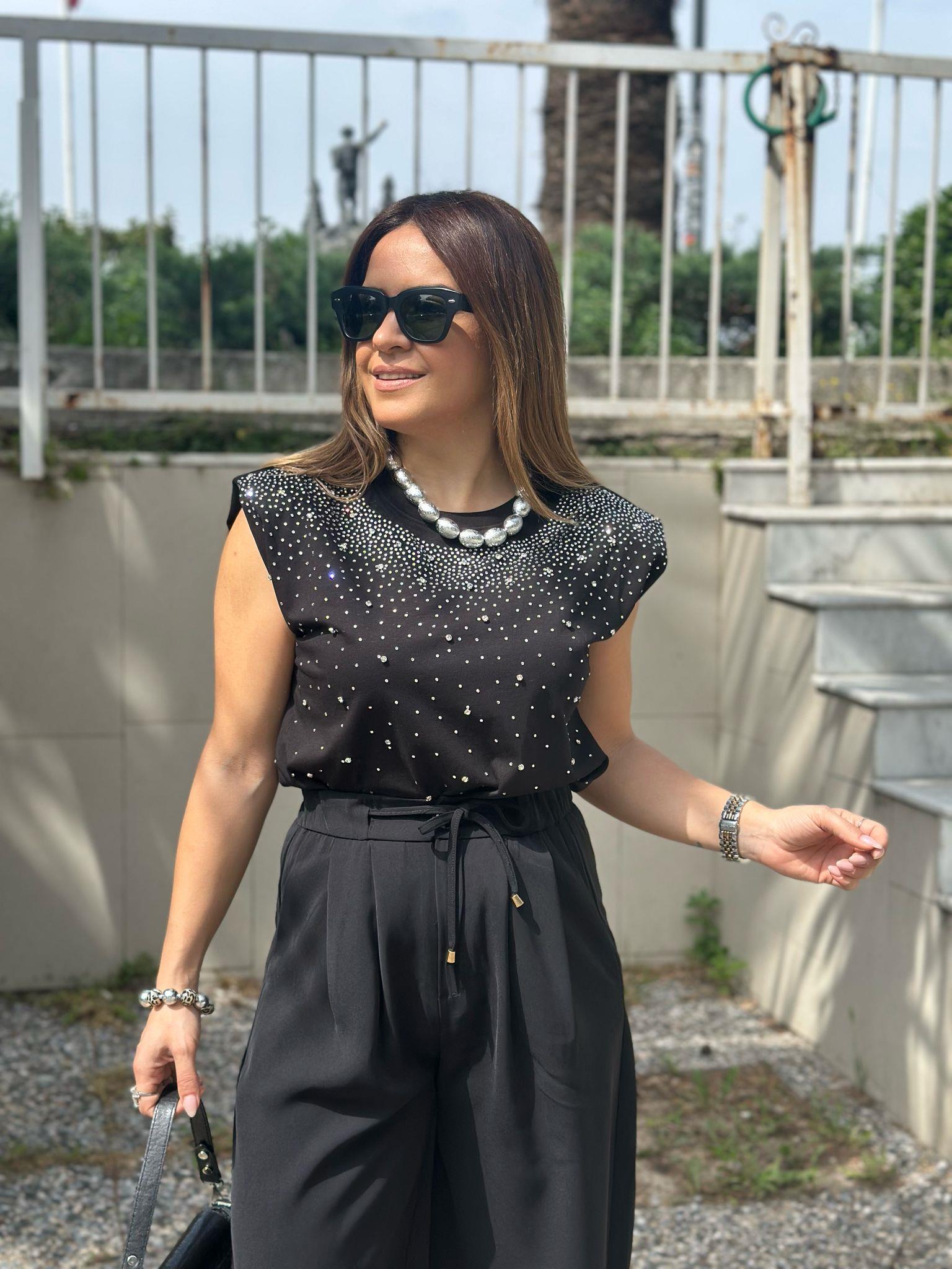 Serpme Taşlı Siyah Vatkalı Tshirt
