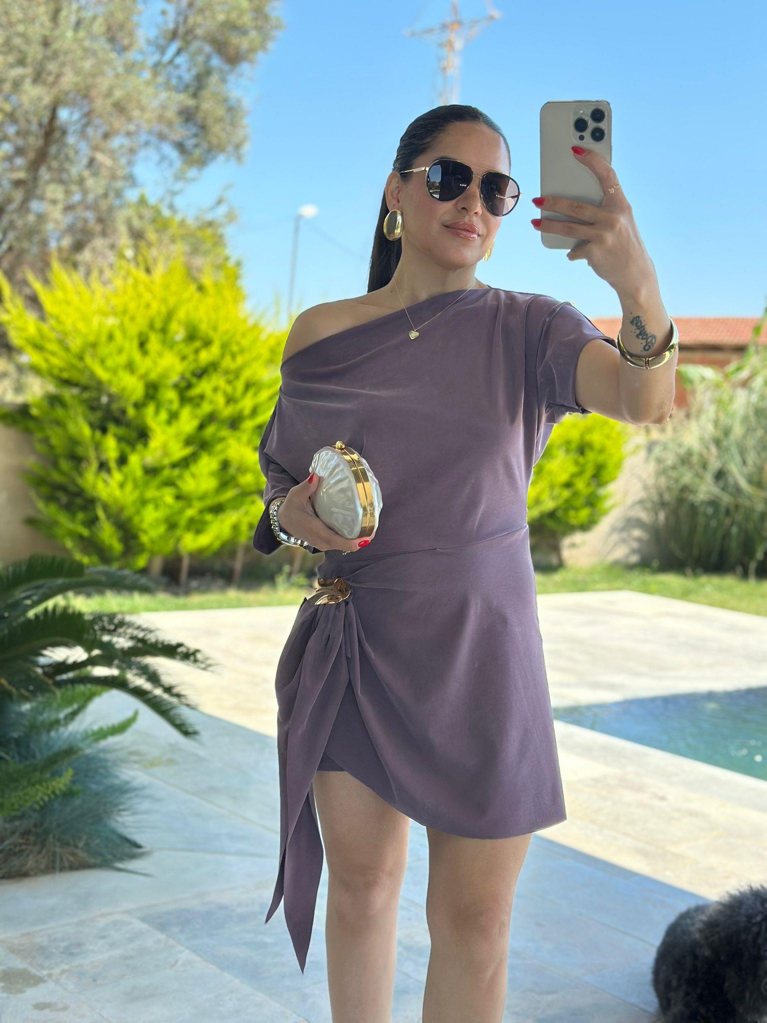 Tokalı Mor Elbise