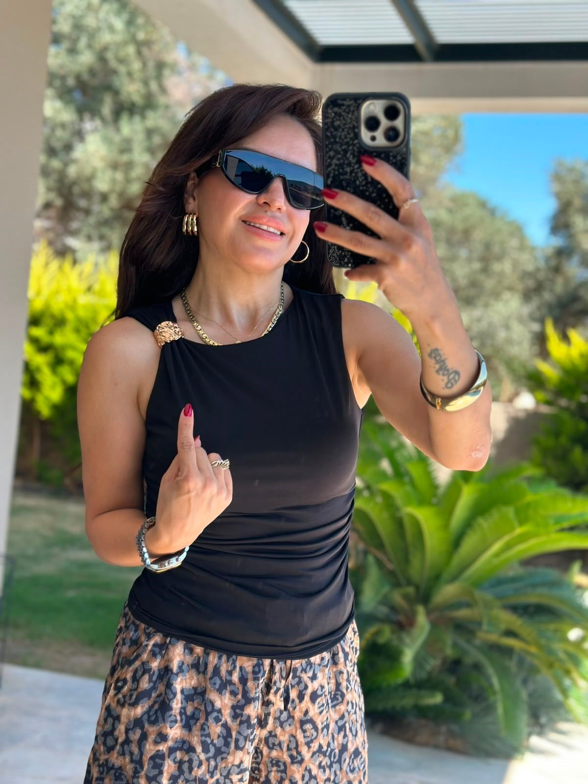 Tokalı Siyah Bluz