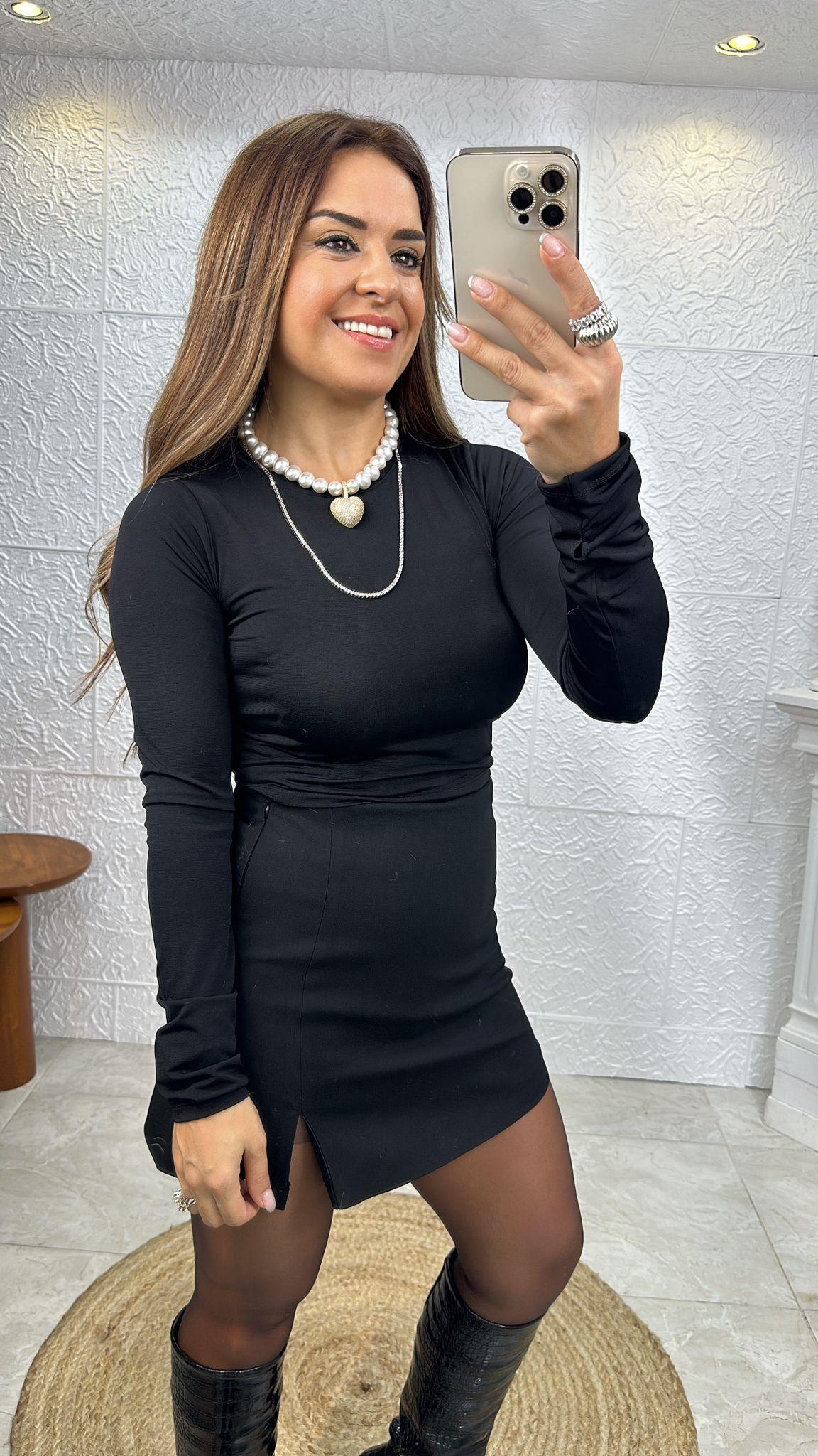 UZUN KOLLU PARMAK GEÇMELİ SİYAH CROP