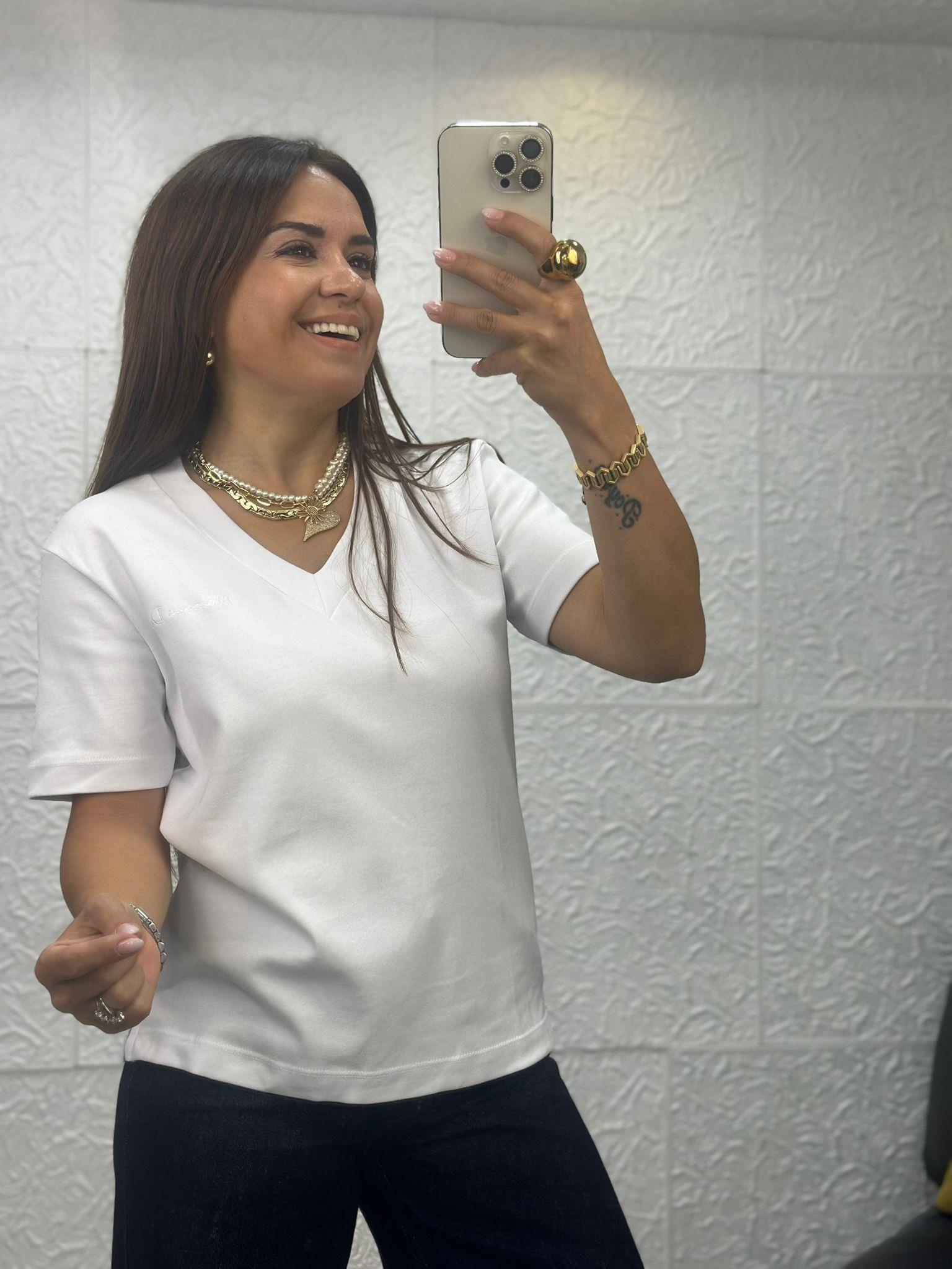V Yaka Beyaz Tshirt