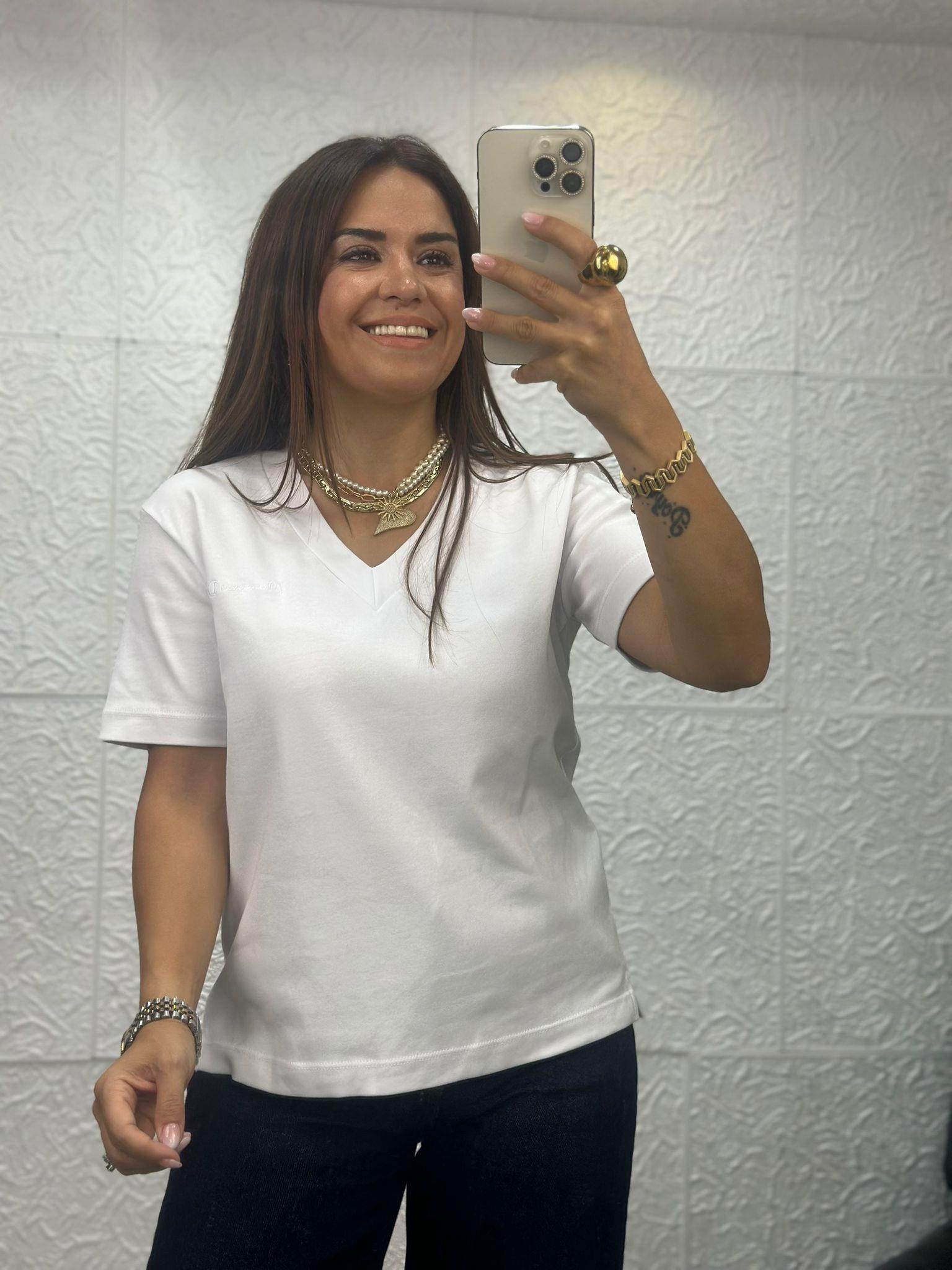 V Yaka Beyaz Tshirt