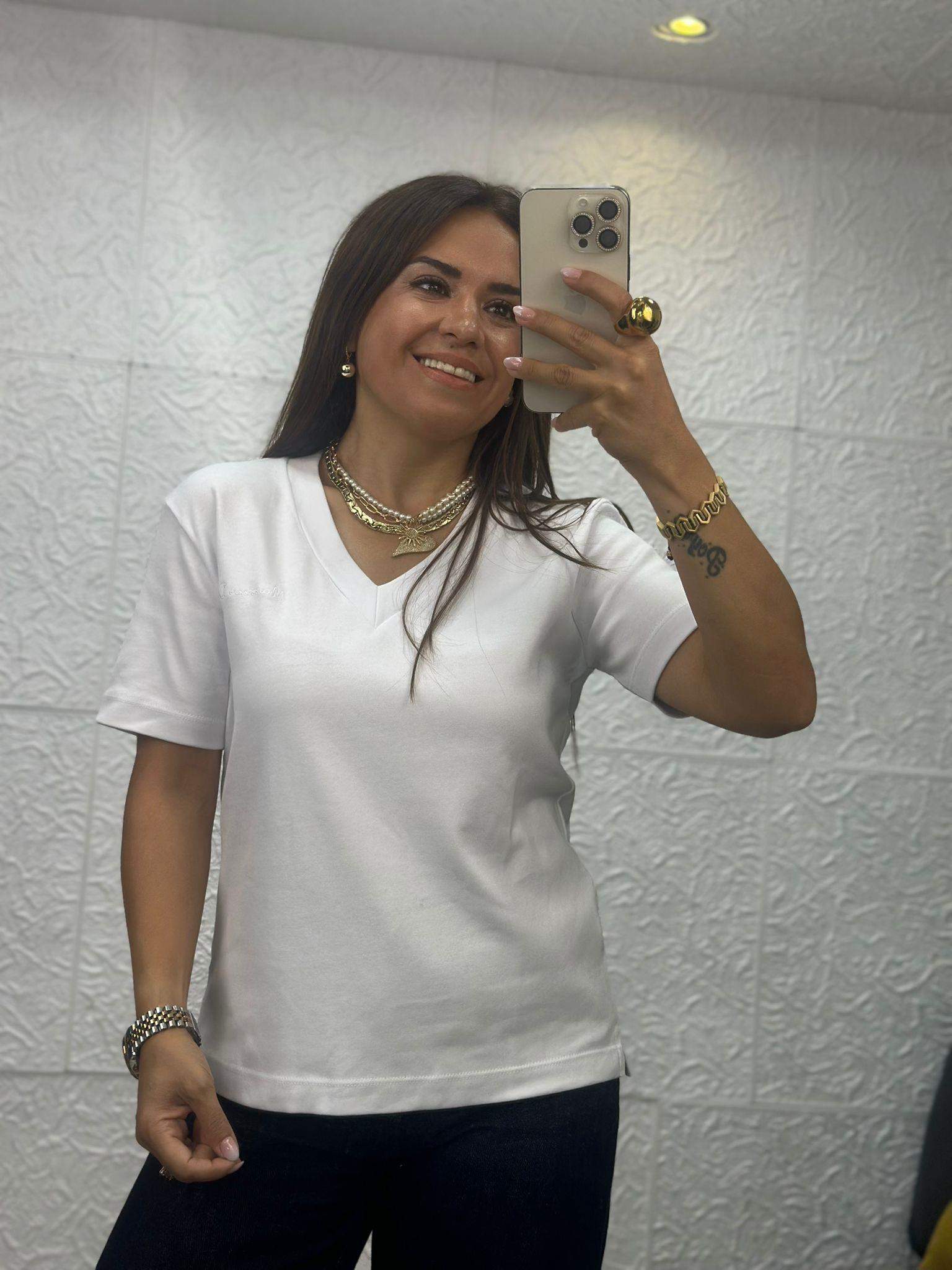 V Yaka Beyaz Tshirt