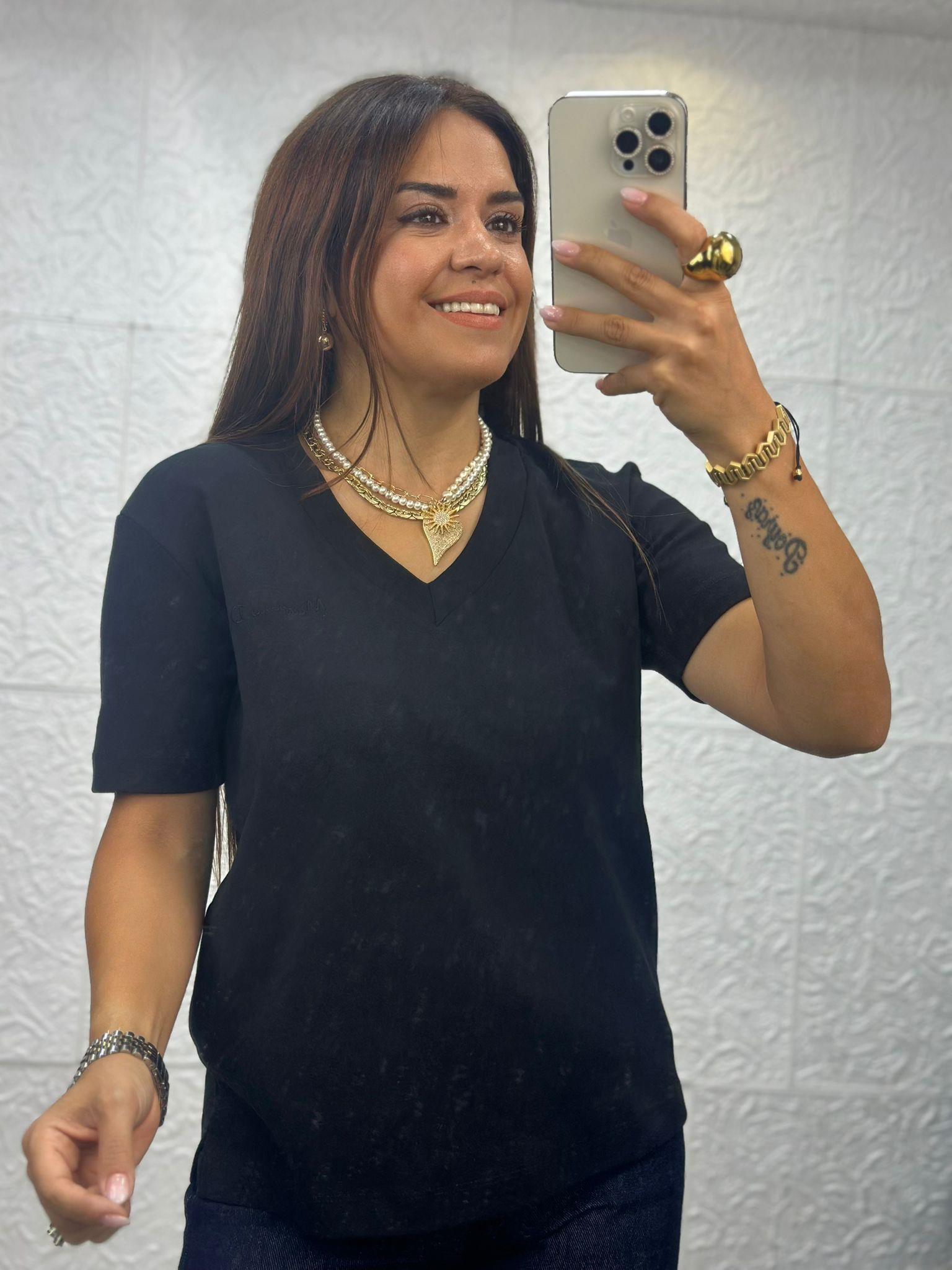 V Yaka Siyah Tshirt