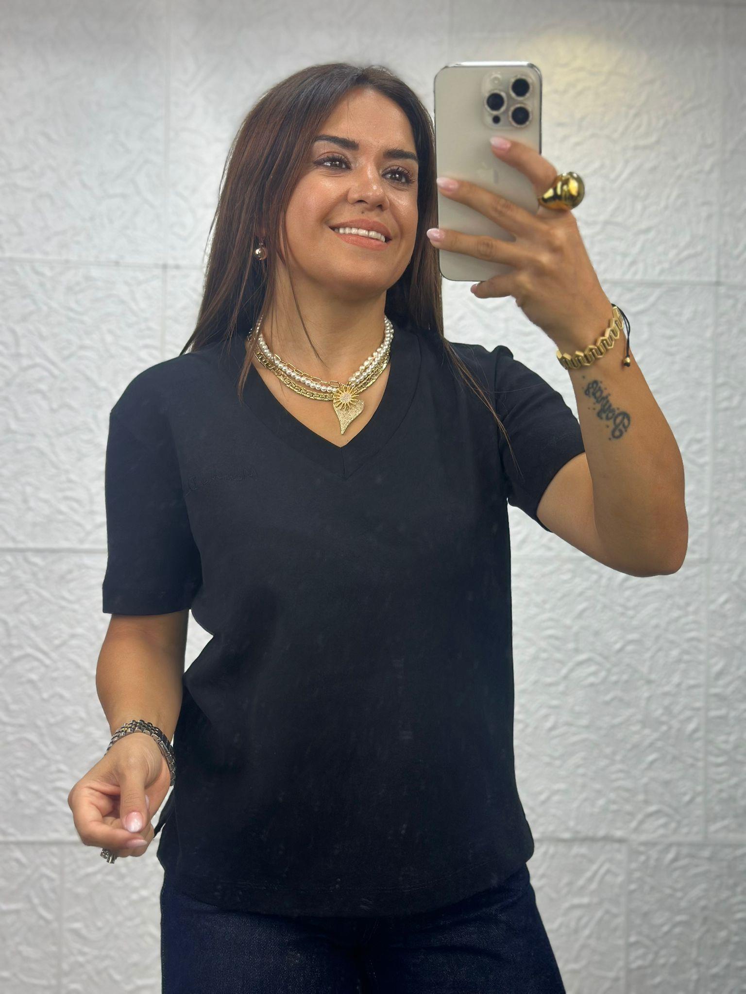 V Yaka Siyah Tshirt