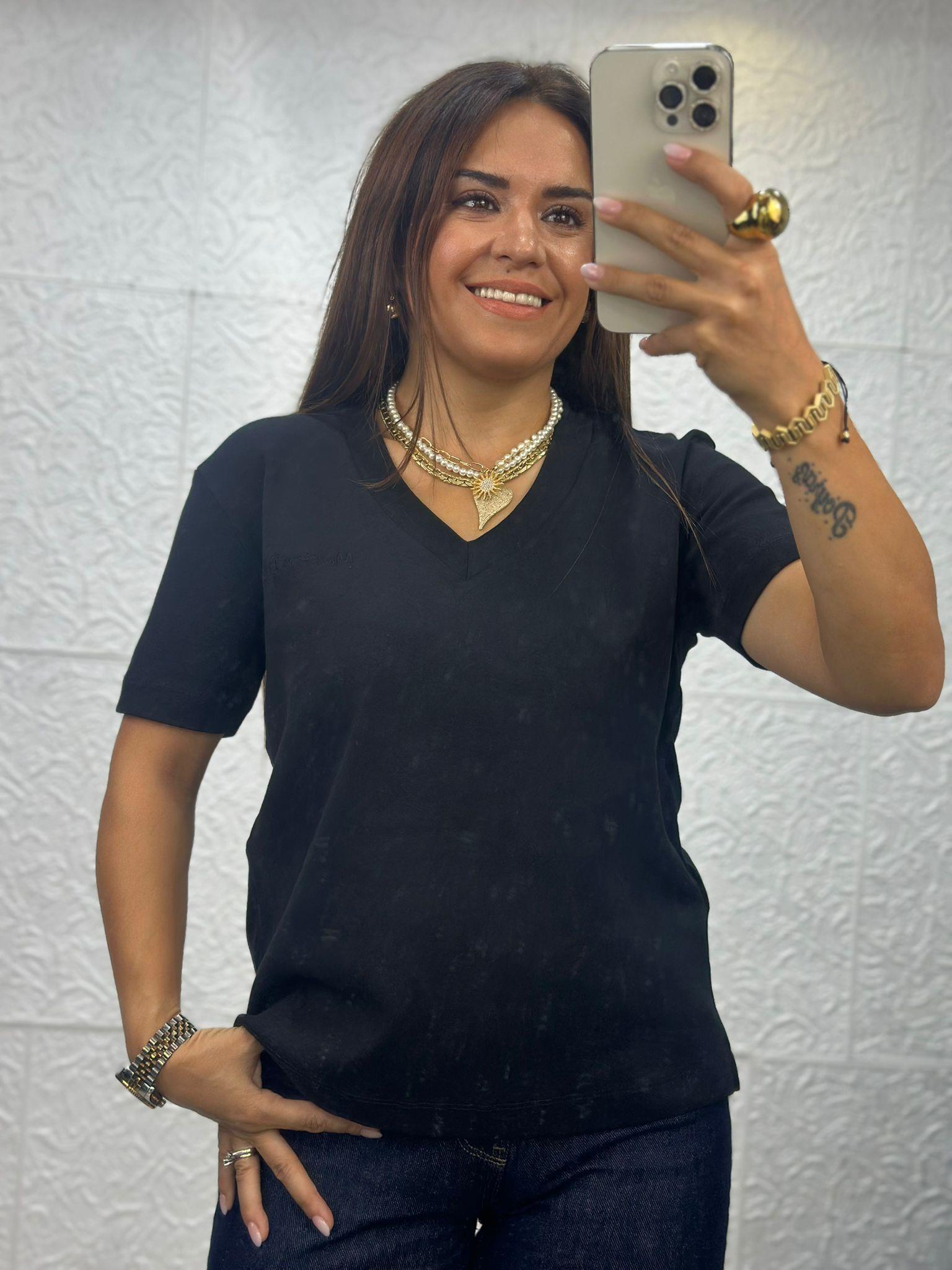 V Yaka Siyah Tshirt