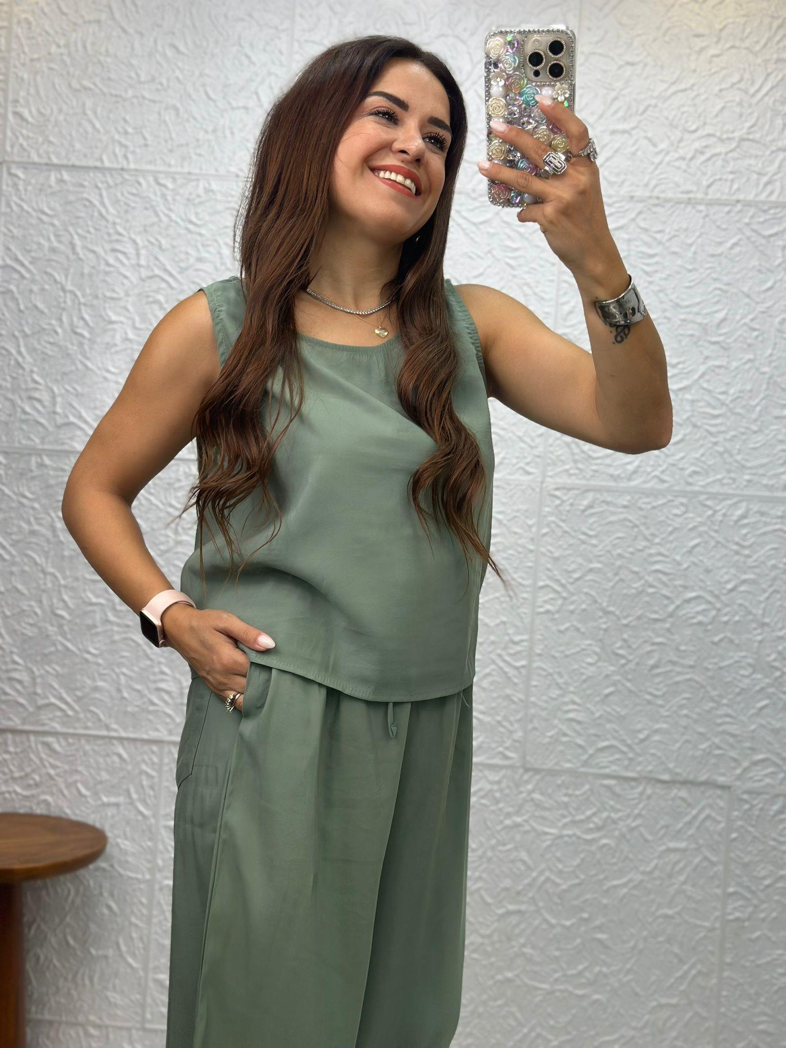 Yeşil Modal Kolsuz Takım
