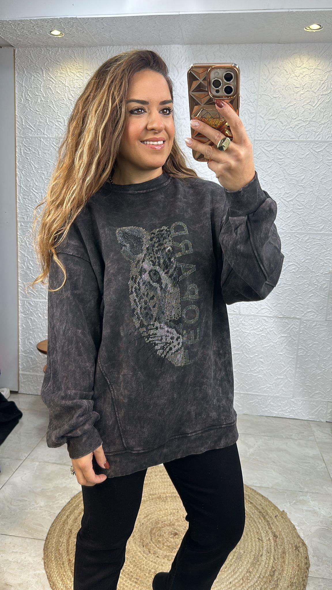 Yıkamalı Taşlı Kaplan Desenli Sweatshirt
