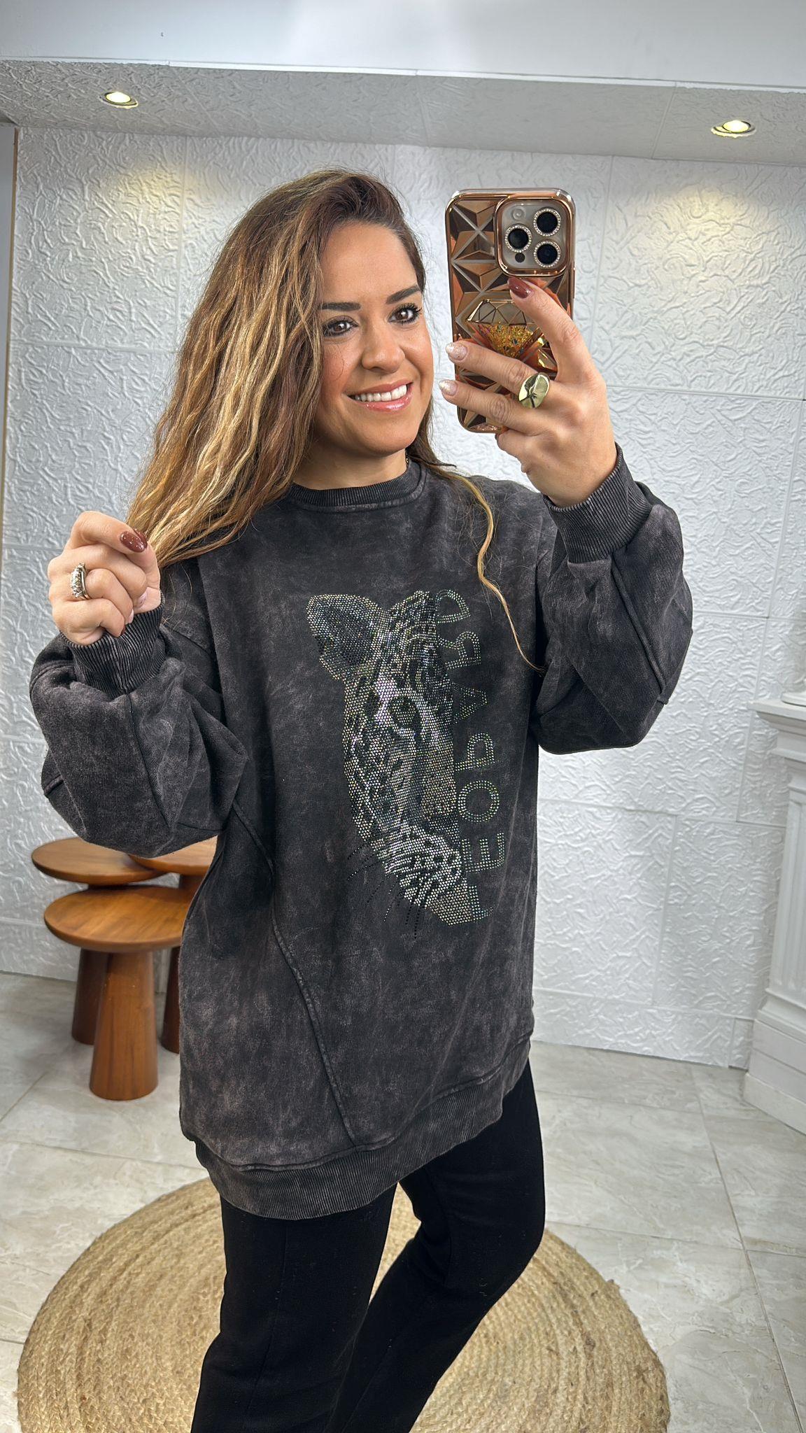 Yıkamalı Taşlı Kaplan Desenli Sweatshirt