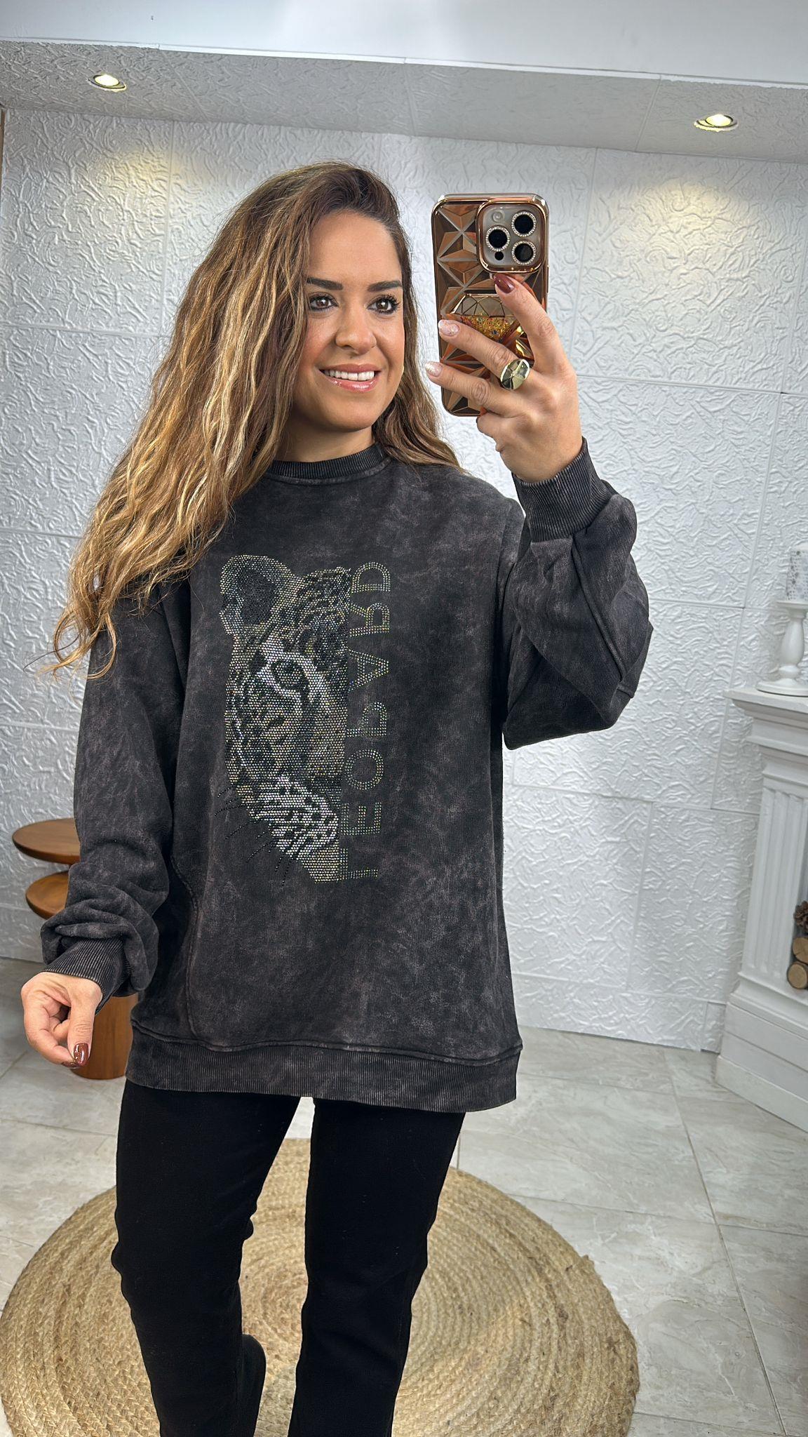 Yıkamalı Taşlı Kaplan Desenli Sweatshirt