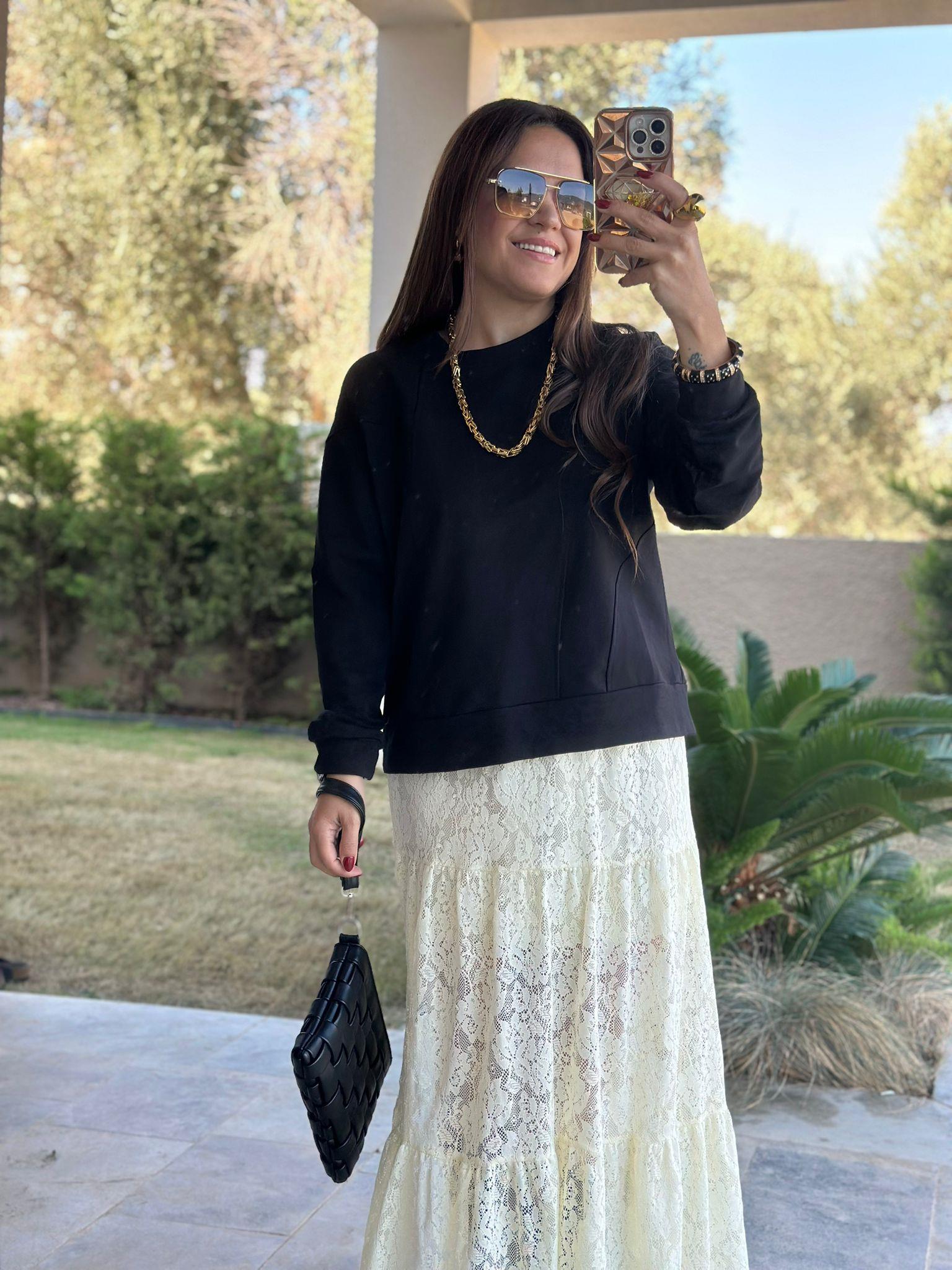 Yuvarlak Yaka Siyah Sweatshirt