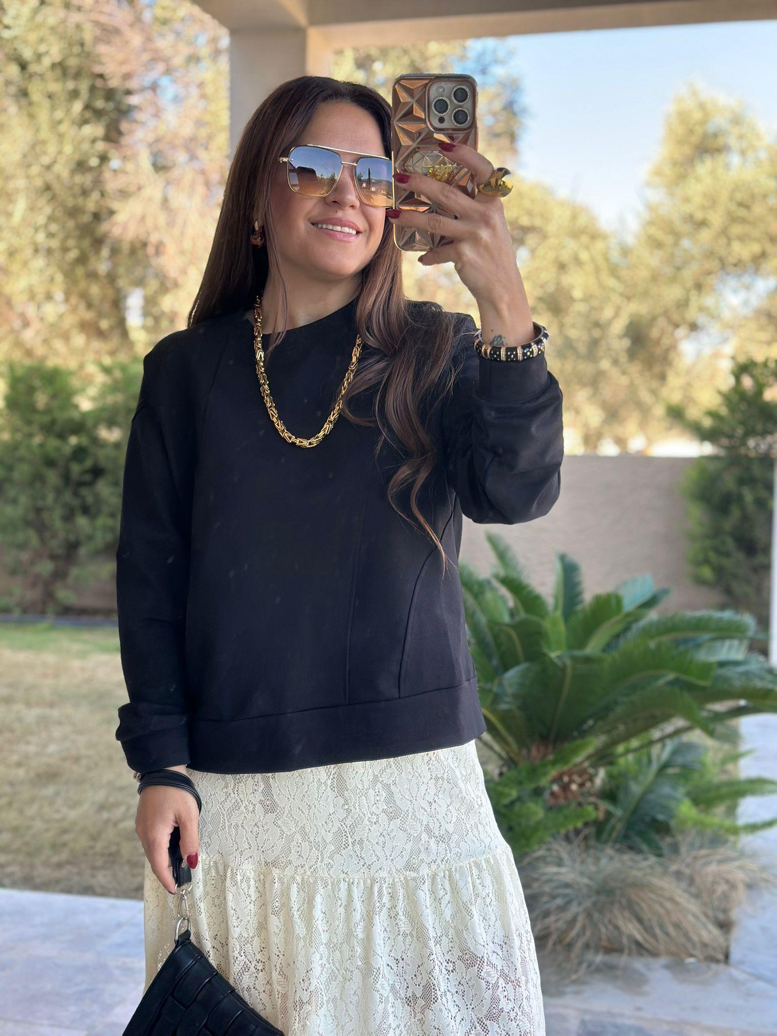 Yuvarlak Yaka Siyah Sweatshirt