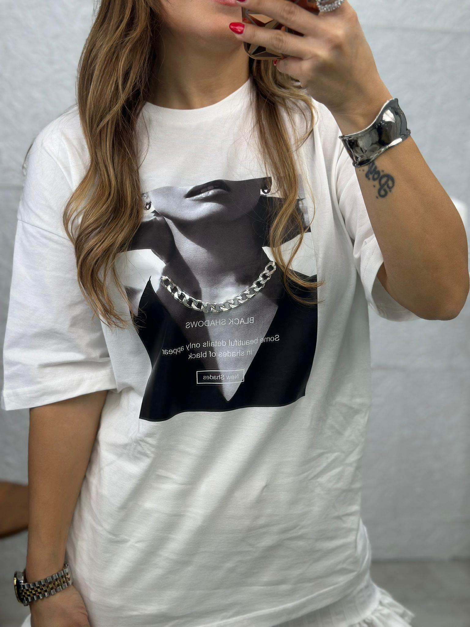 Zincir Detaylı Beyaz Tshirt