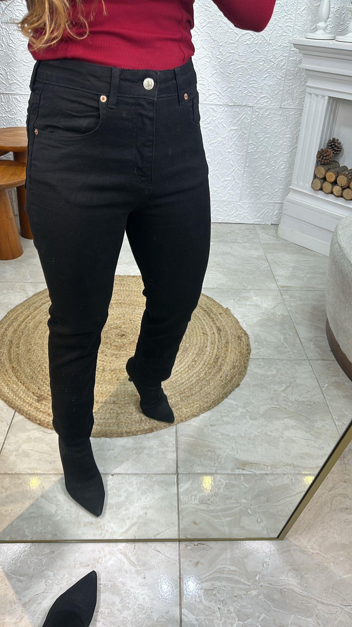 ZR SİYAH MOM JEAN