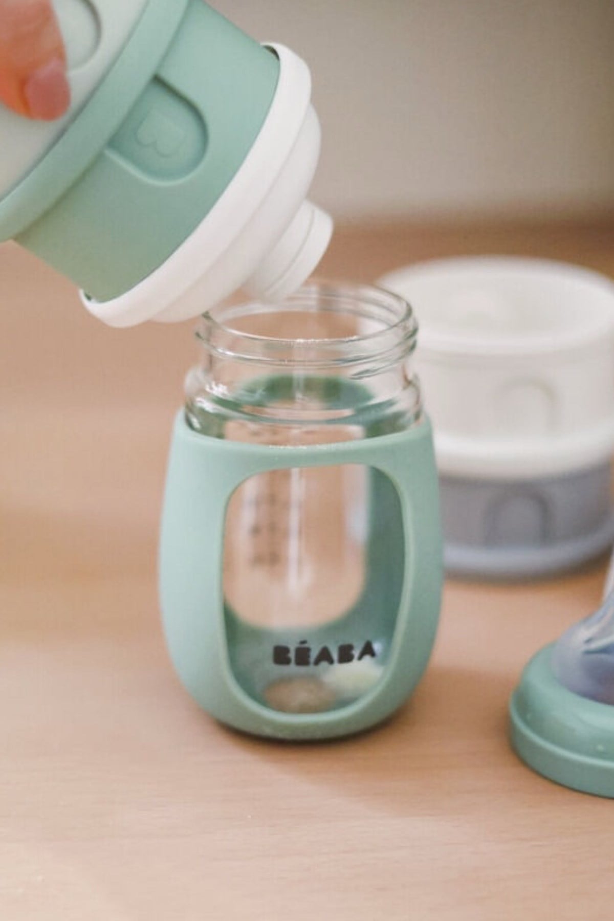 Beaba / 4 Katmanlı Süt Tozu Kutusu ve Atıştırmalık Kabı Cotton White/Sage Green Yeşil