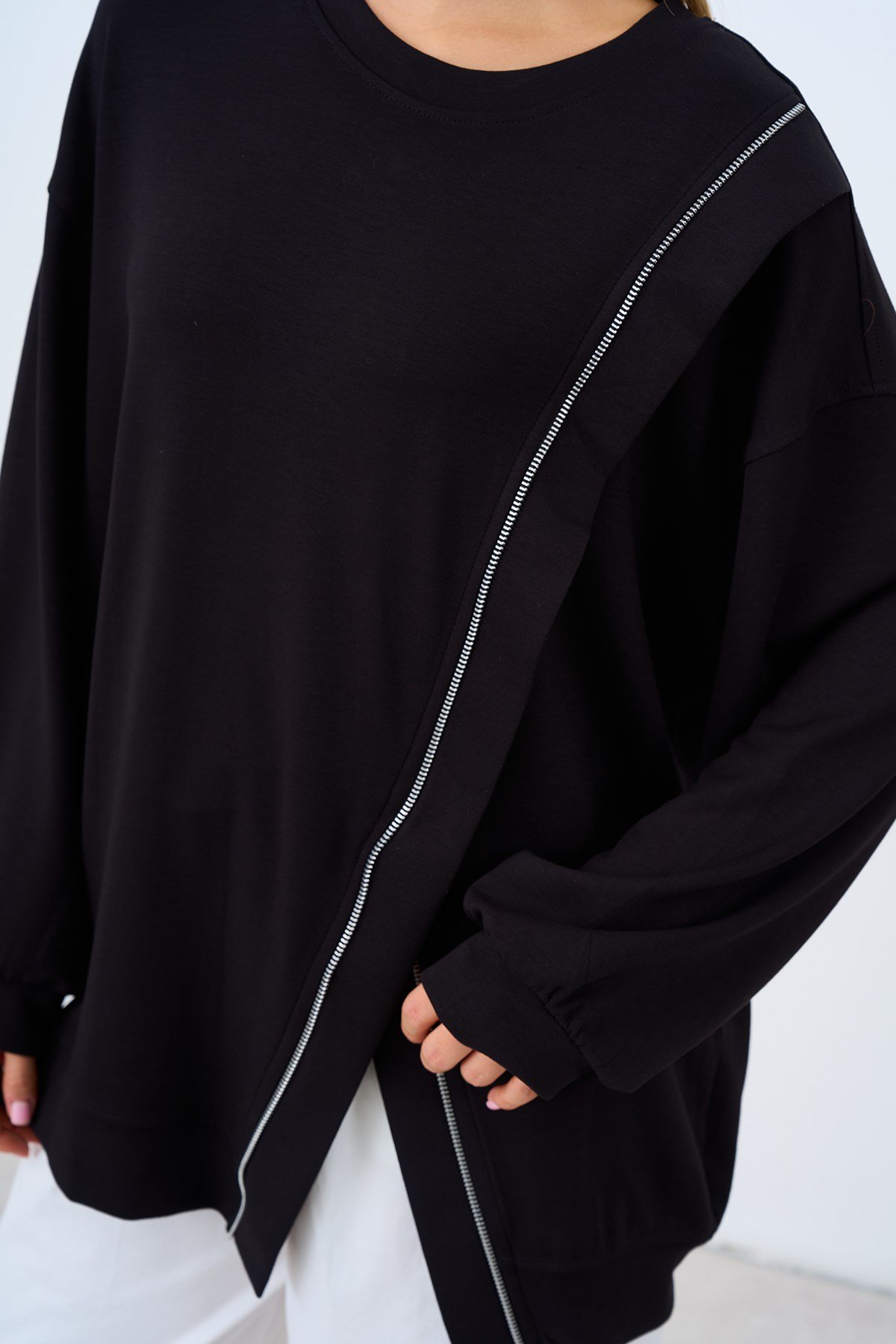 Asimetrik Fermuarlı Oversize Sweatshirt Siyah