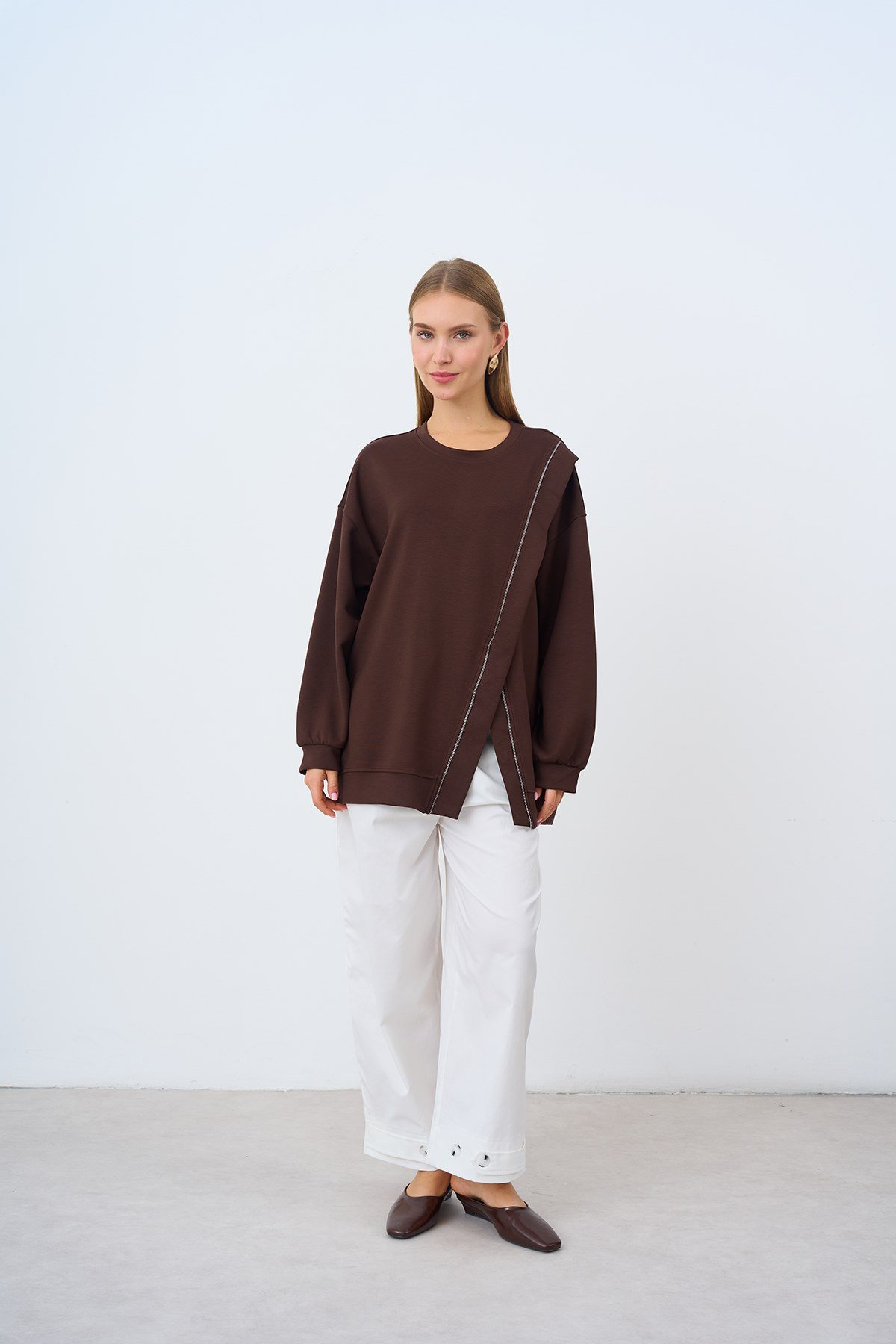 Asimetrik Fermuarlı Oversize Sweatshirt Kahverengi