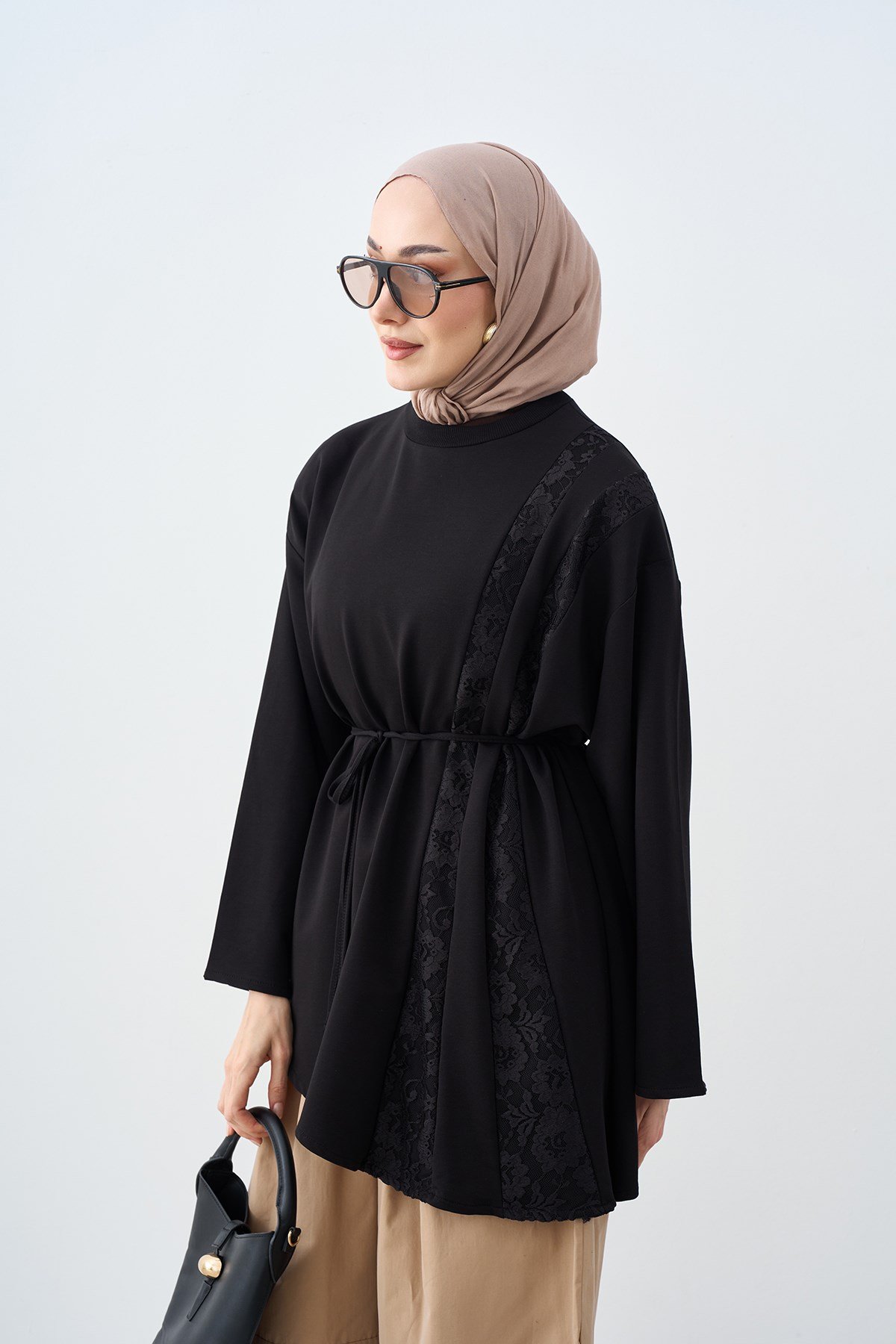 Asimetrik Kesim Dantel Garnili Tunik Siyah
