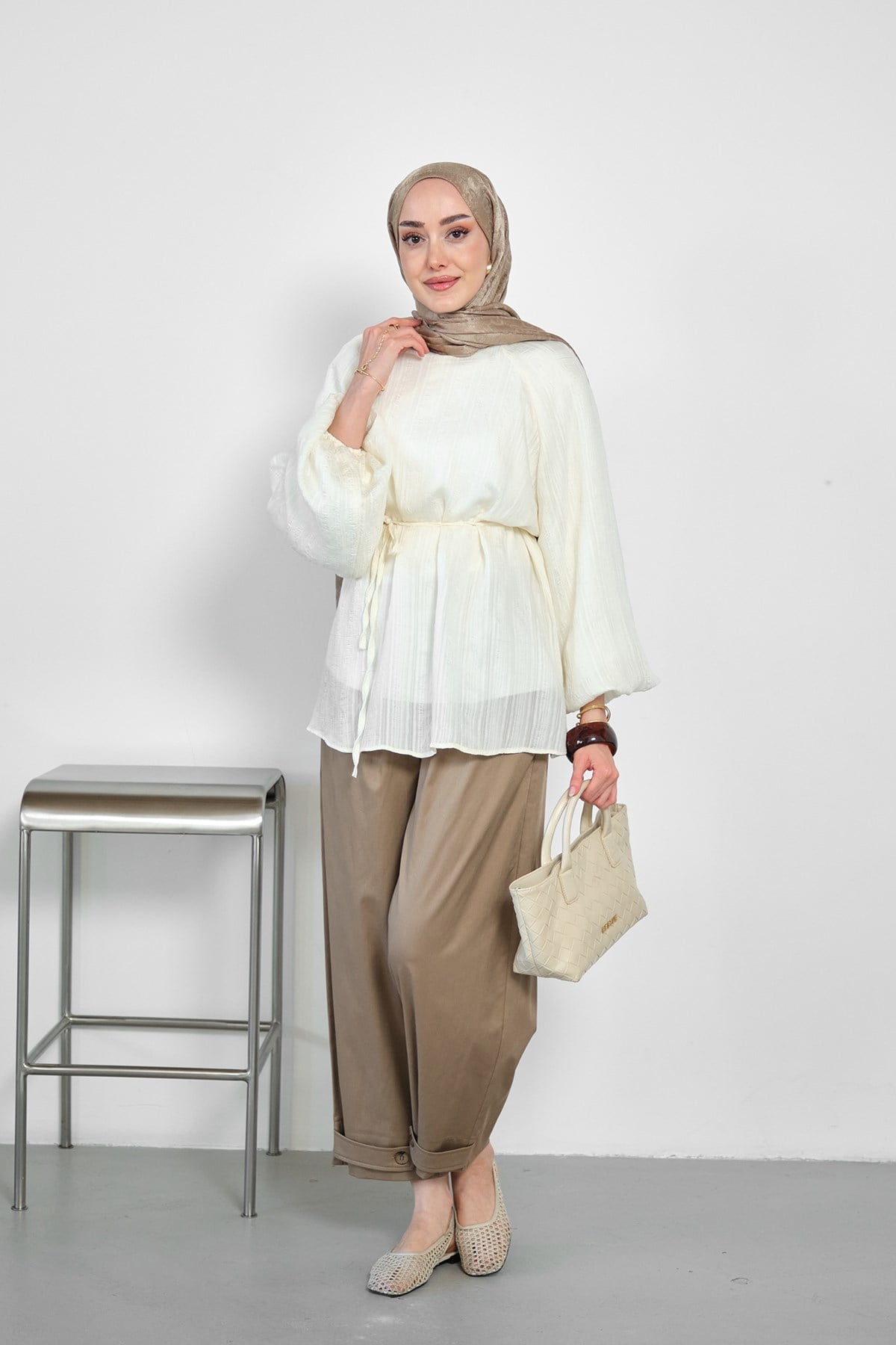 Bel Bağlamalı Bilek Lastik Detaylı Bluz Krem