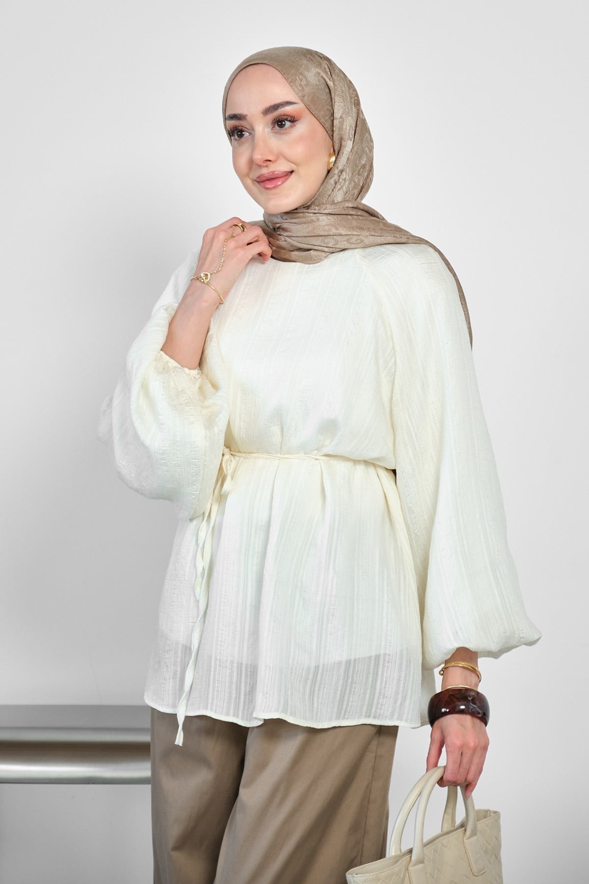 Bel Bağlamalı Bilek Lastik Detaylı Bluz Krem