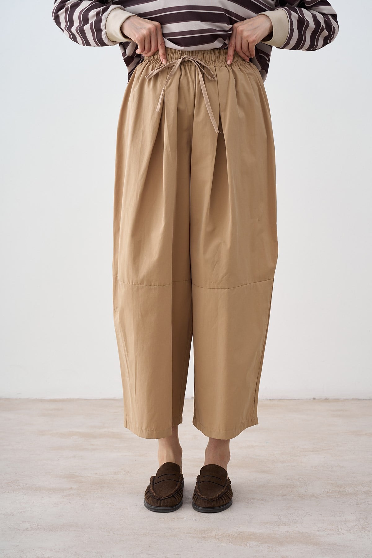 Beli Ayarlanabilir Pilise Detay Pantolon Vizon