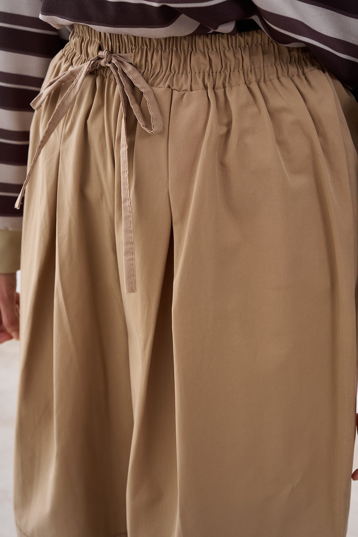 Beli Ayarlanabilir Pilise Detay Pantolon Vizon