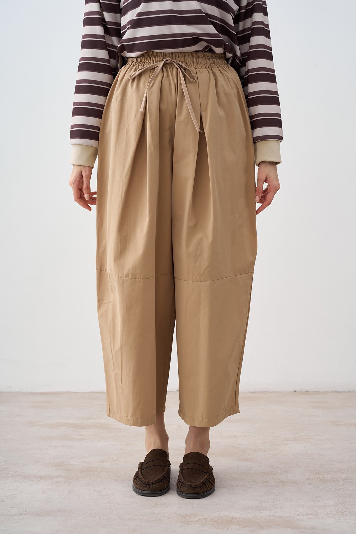 Beli Ayarlanabilir Pilise Detay Pantolon Vizon