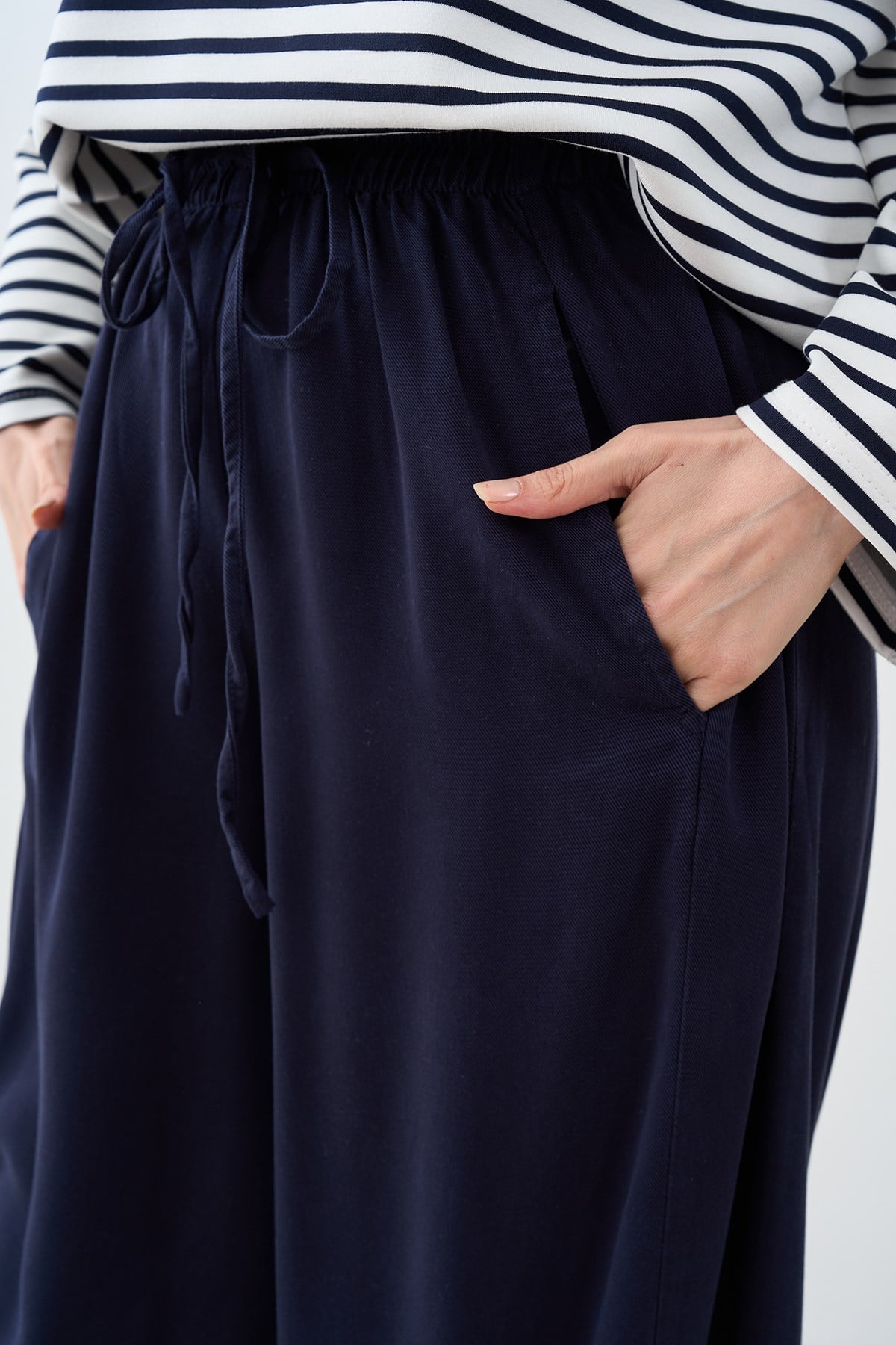 Beli Lastikli Bağcık Detay Pantolon İndigo Mavi