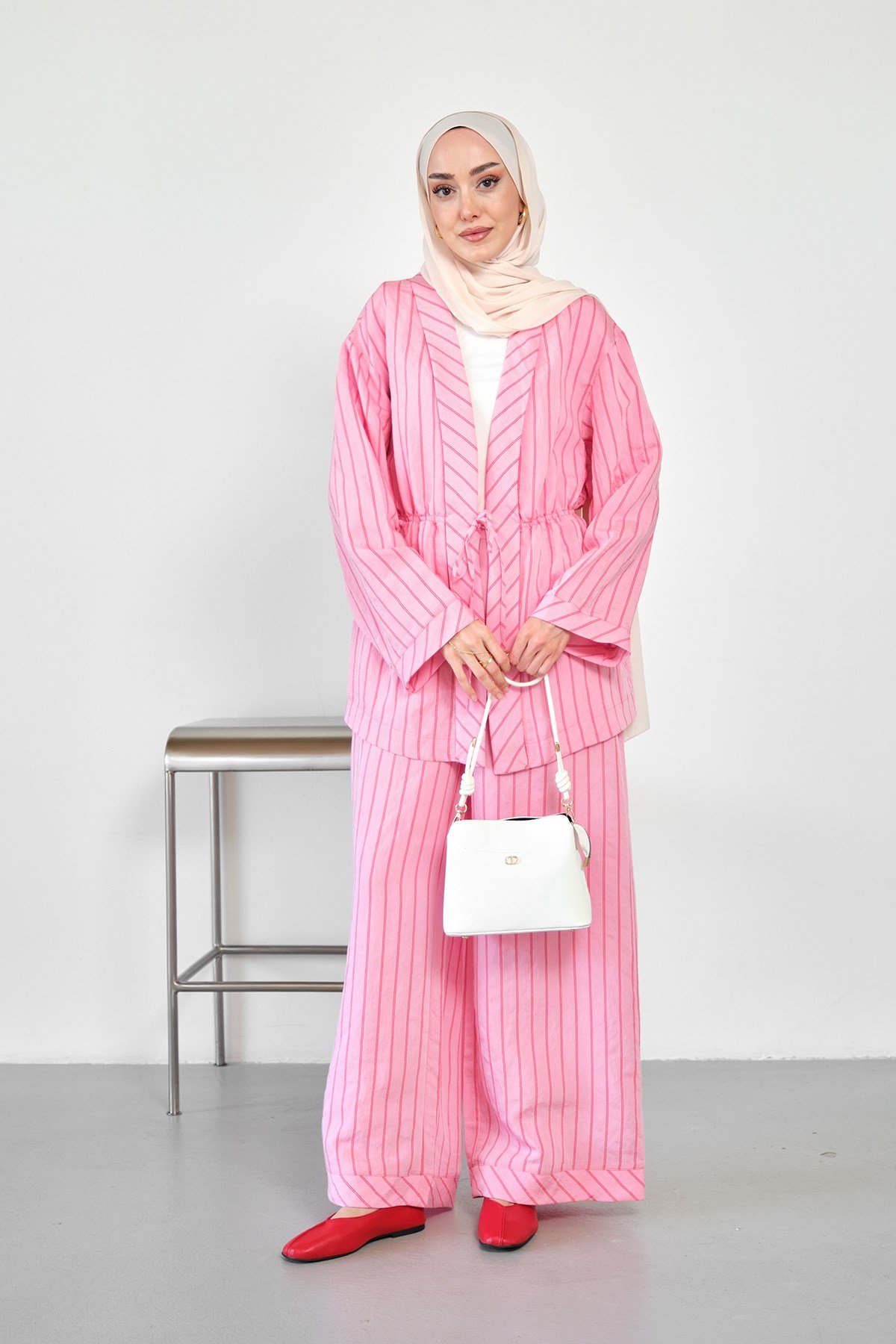 Beli Lastikli Önden Bağlamalı Çizgili Pantolonlu Kimono Takım Pembe