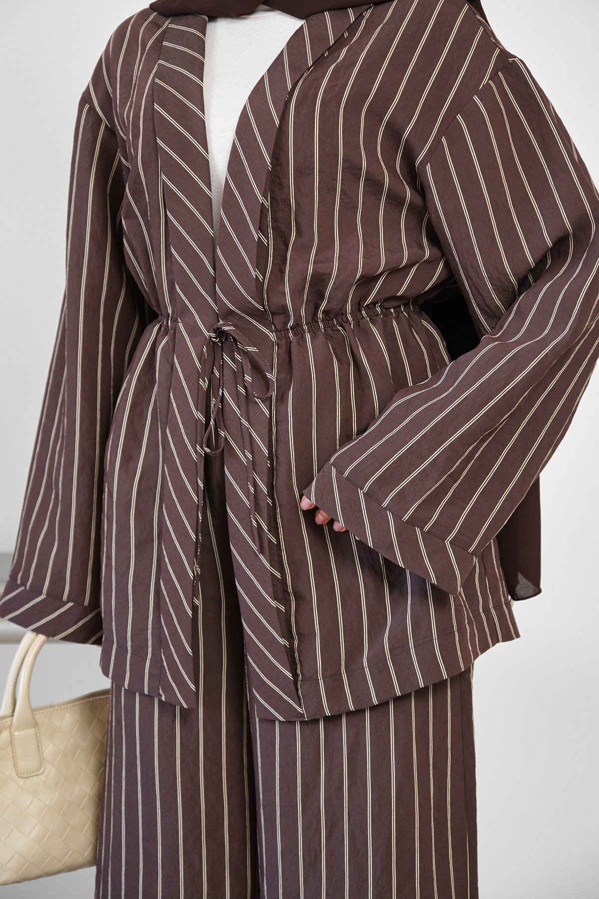 Beli Lastikli Önden Bağlamalı Çizgili Pantolonlu Kimono Takım Kahverengi