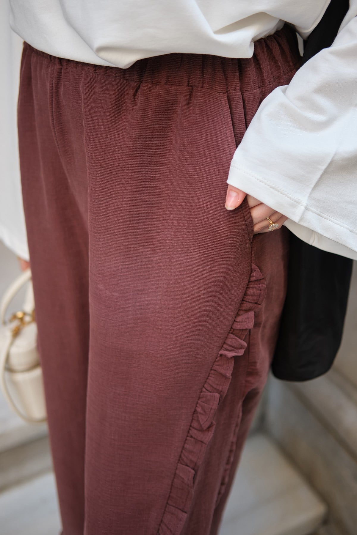 Beli Lastikli Yanları Fırfır Detay Cepli Pantolon Bordo