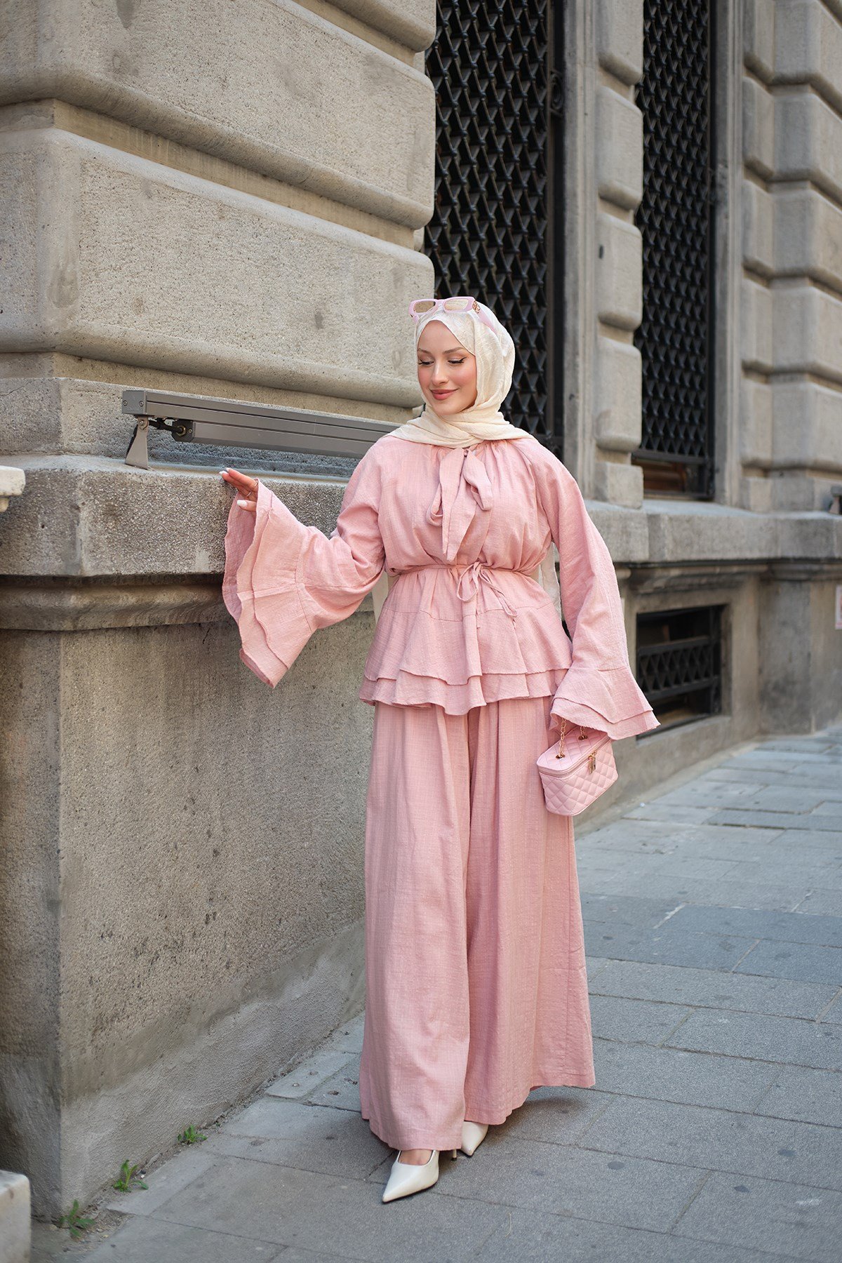 Bilekleri Ve Beli Fırfırlı Takım Pembe