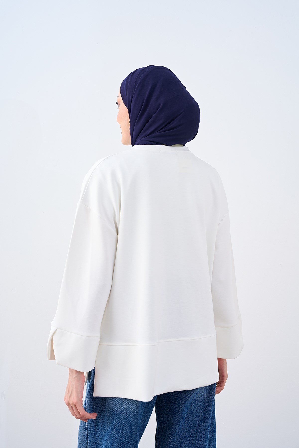 Bisiklet Yaka Çima Detay Sweatshirt Beyaz