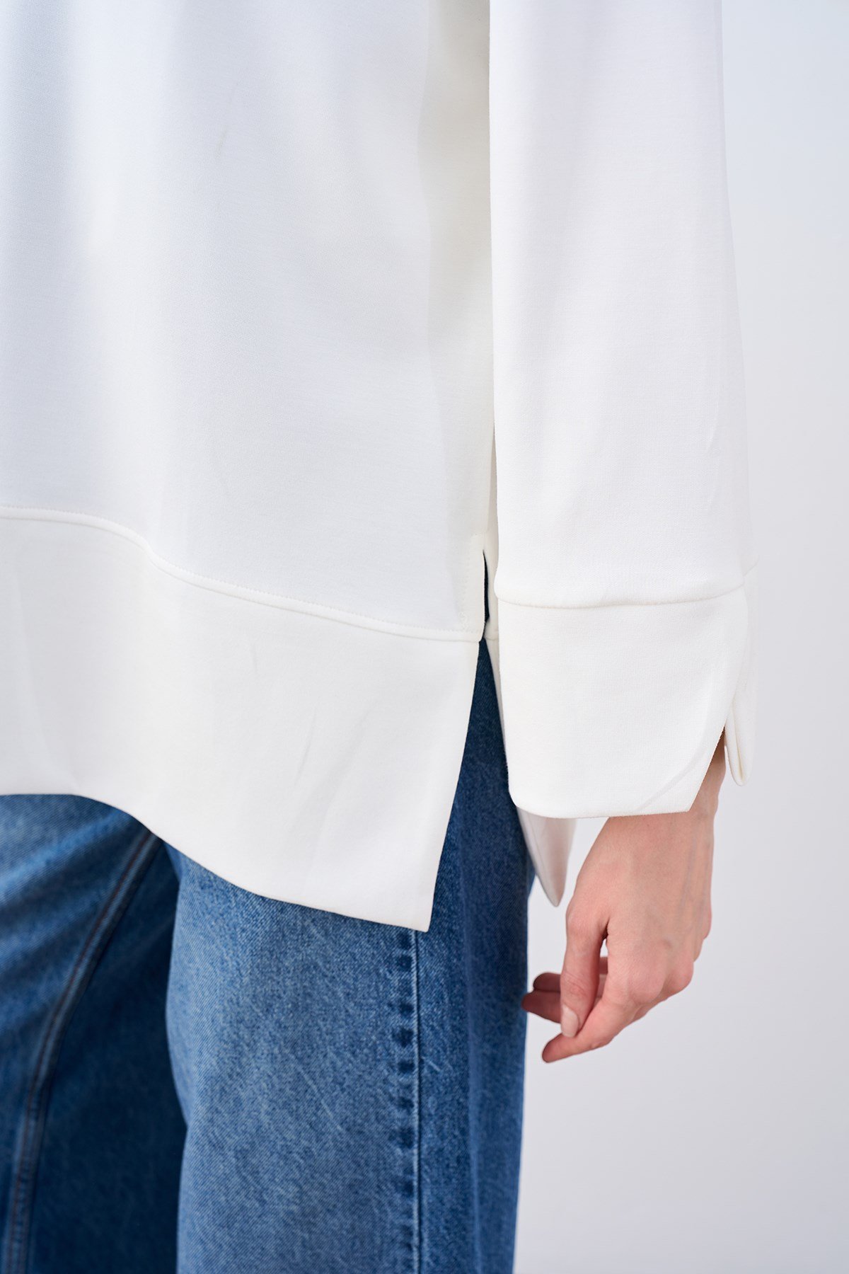 Bisiklet Yaka Çima Detay Sweatshirt Beyaz