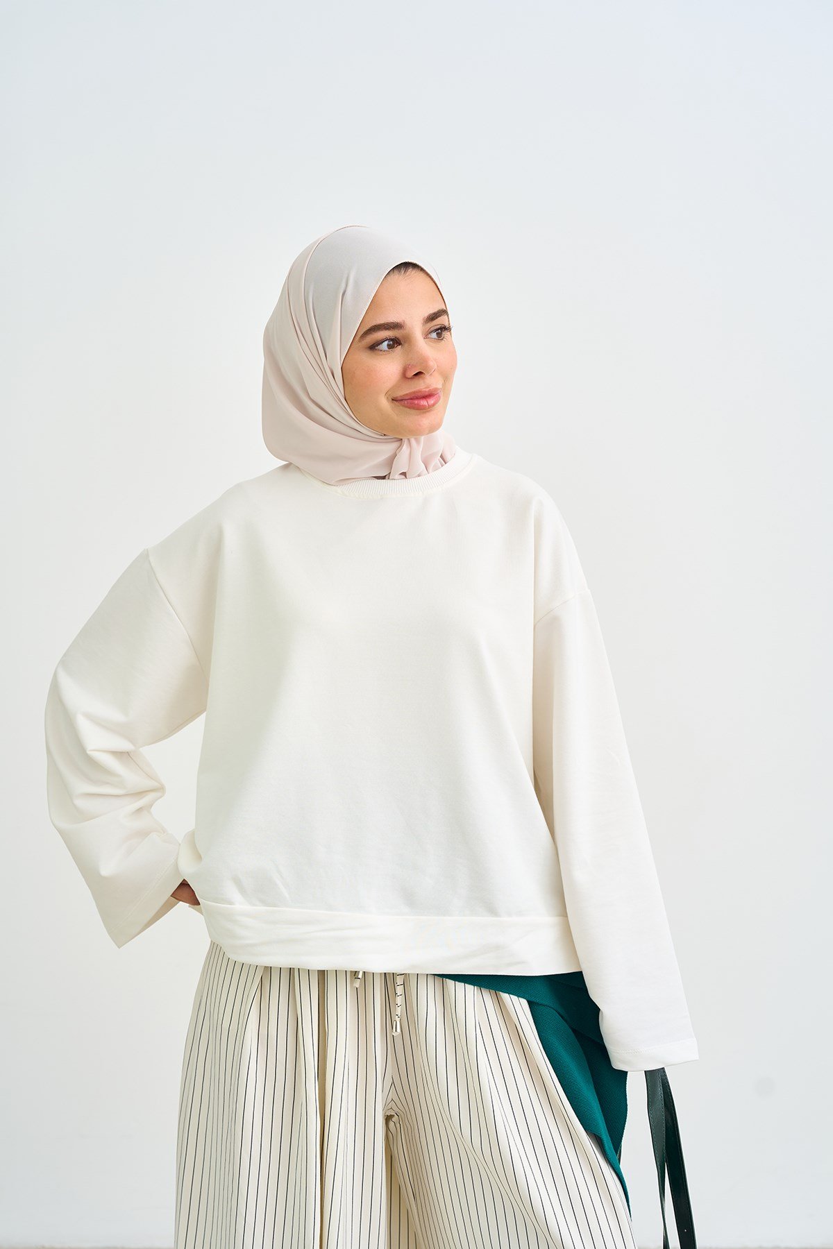 Bisiklet Yaka Sweatshirt Ekru