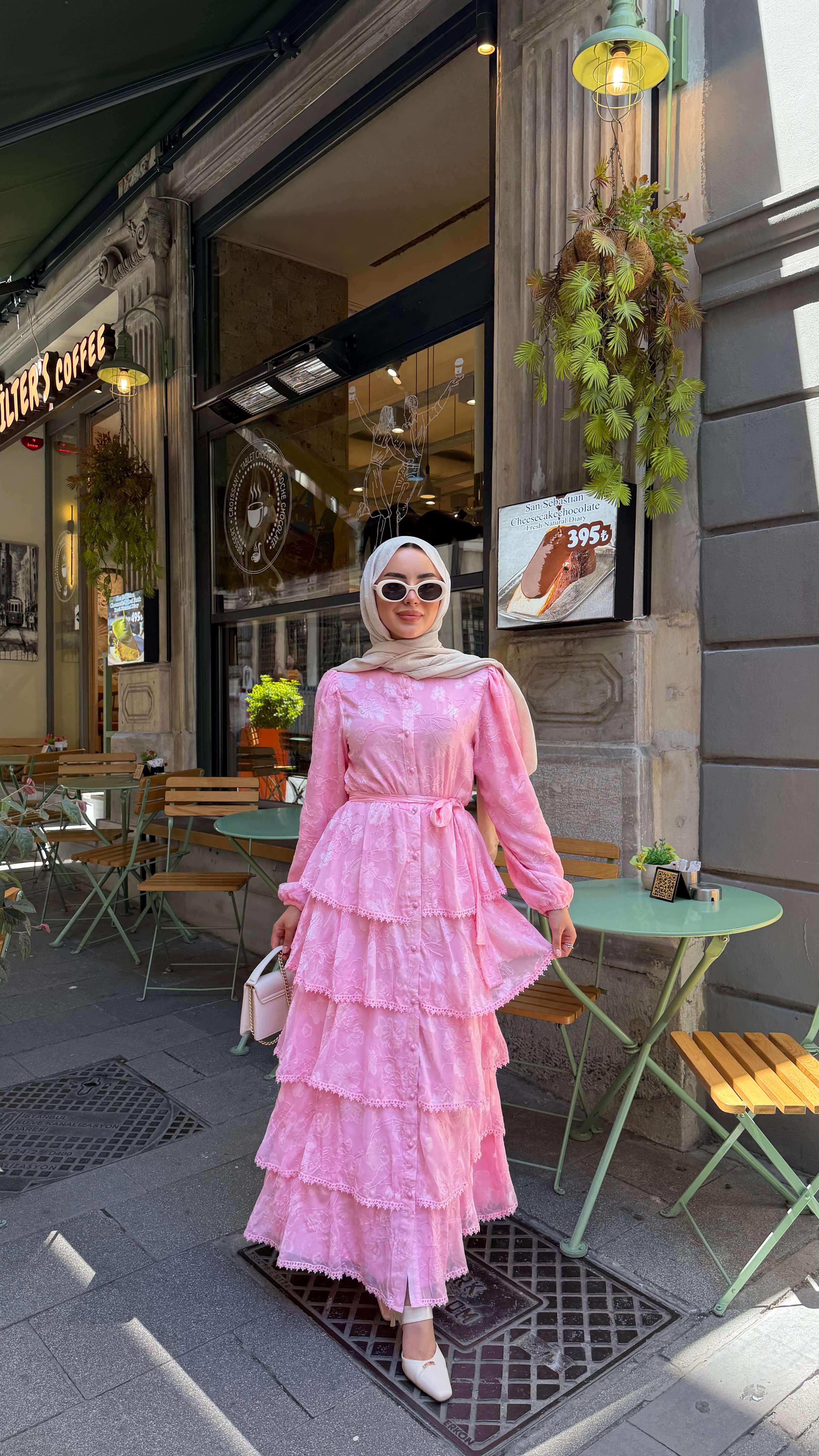 Brode İşlemeli Kat Kat Volanlı Bel Bağlamalı Takım Pembe
