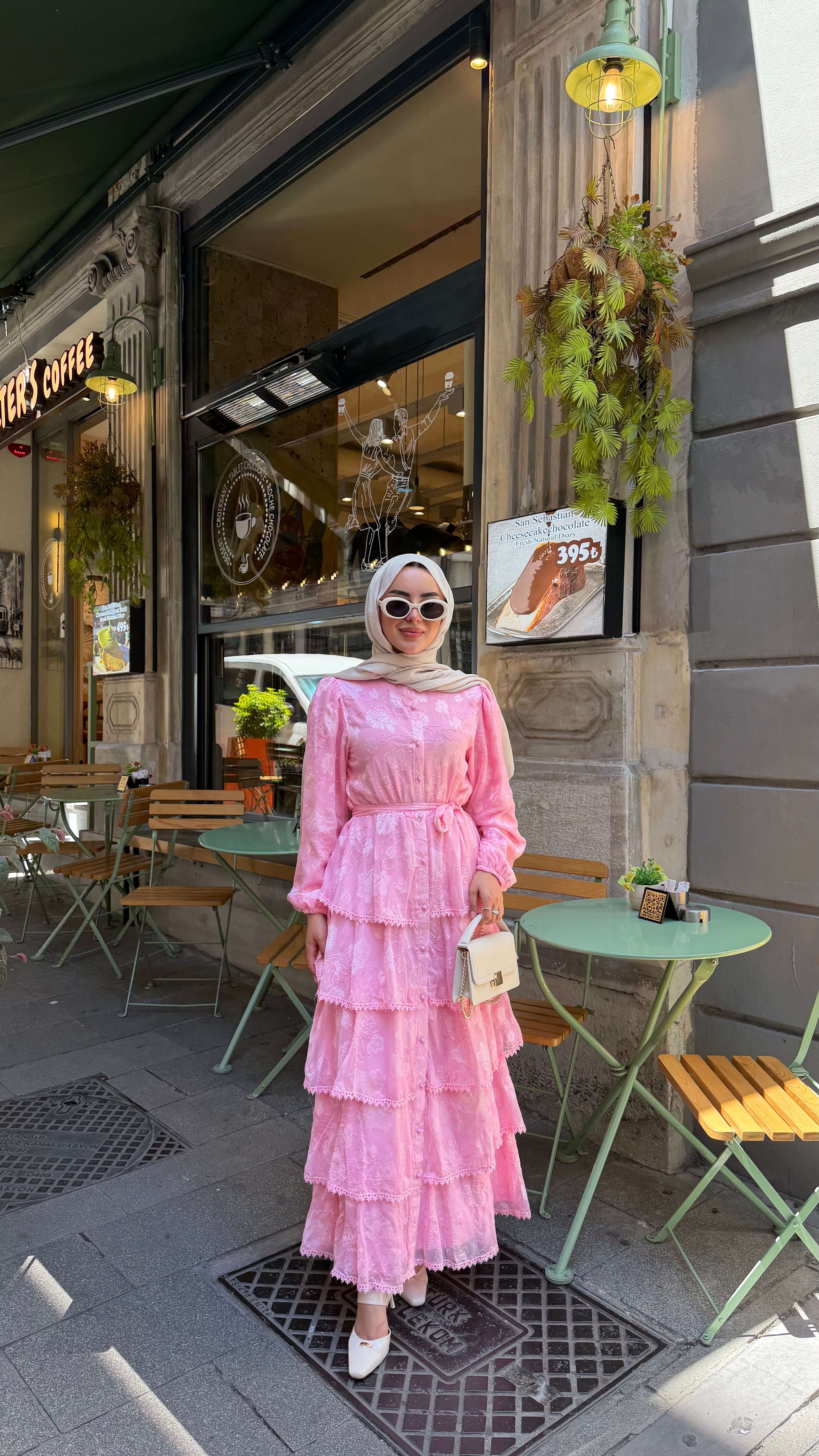 Brode İşlemeli Kat Kat Volanlı Bel Bağlamalı Takım Pembe
