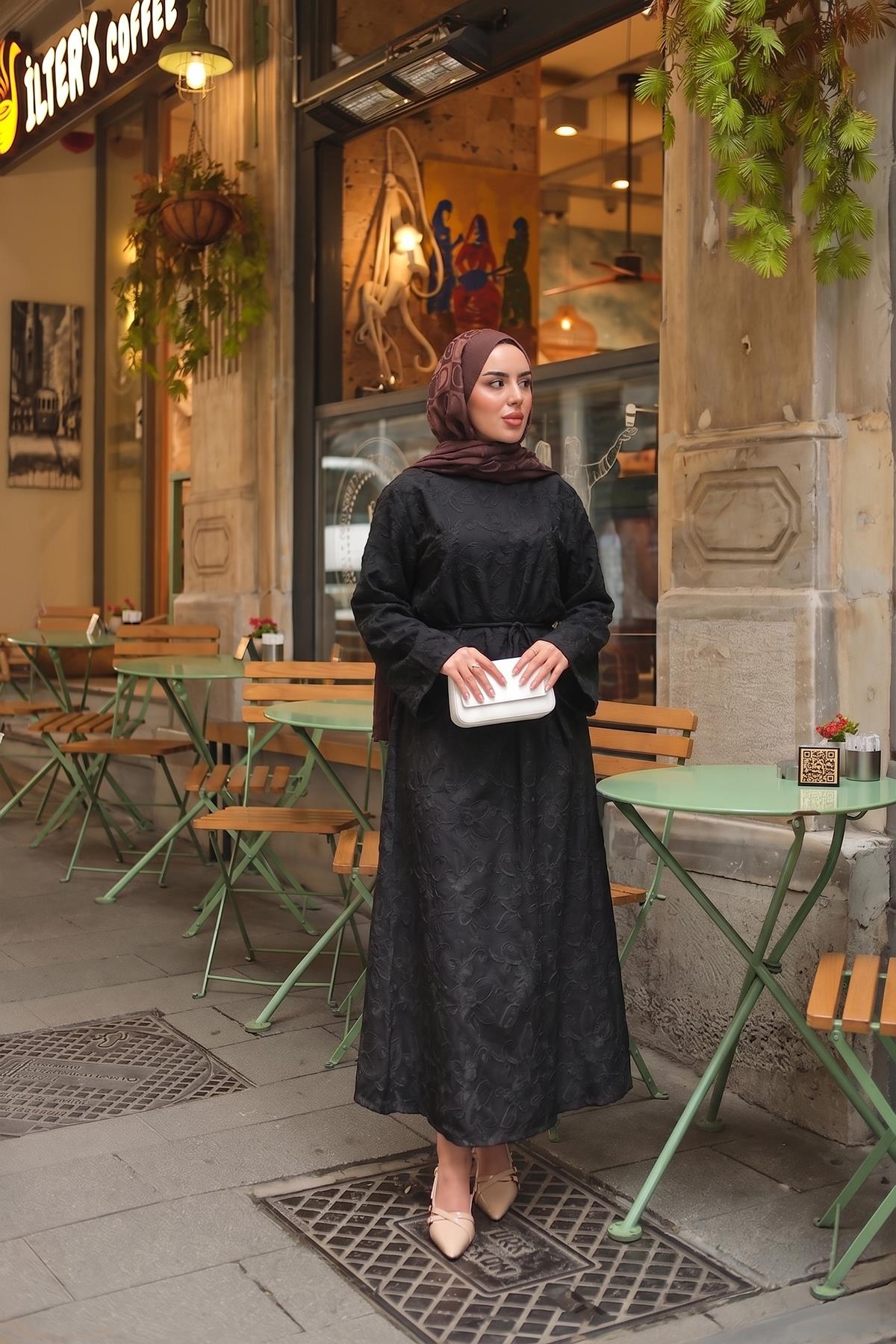 Çiçek Nakış Detay Bel Bağlamalı Elbise Siyah
