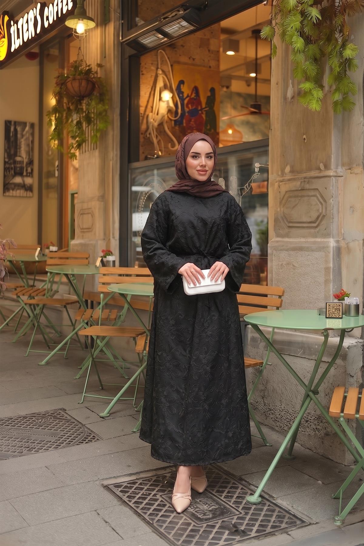 Çiçek Nakış Detay Bel Bağlamalı Elbise Siyah