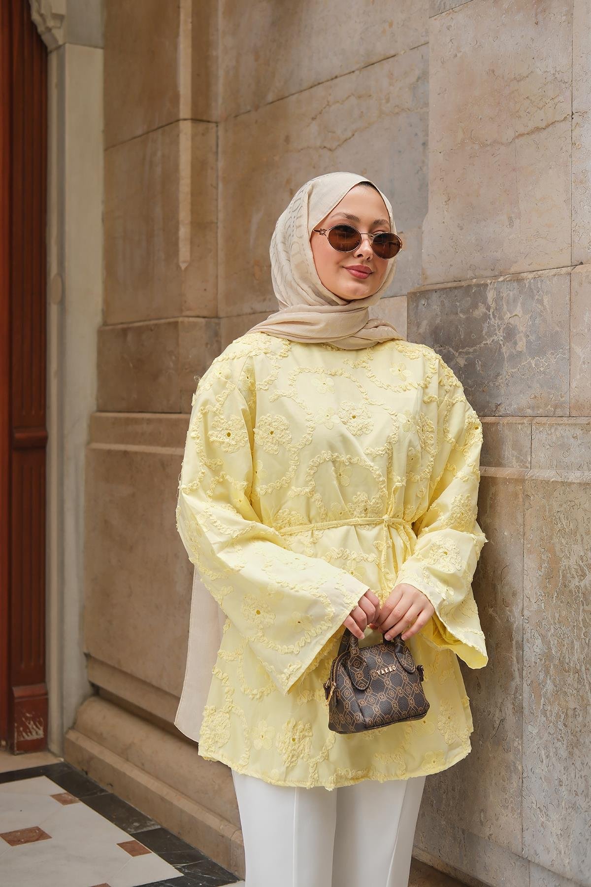 Çiçek Nakış Detaylı Bel Bağlamalı Tunik Sarı