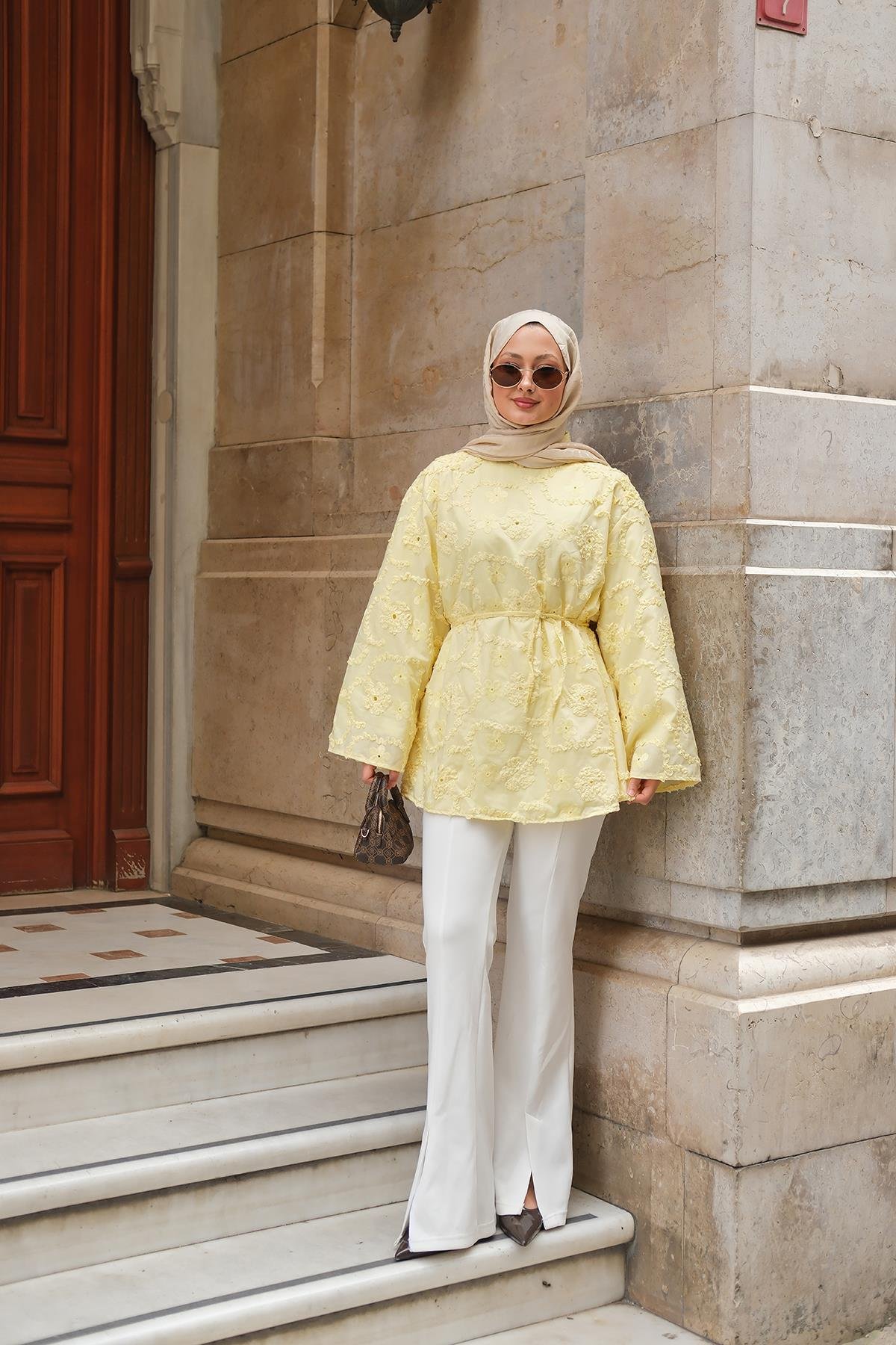 Çiçek Nakış Detaylı Bel Bağlamalı Tunik Sarı