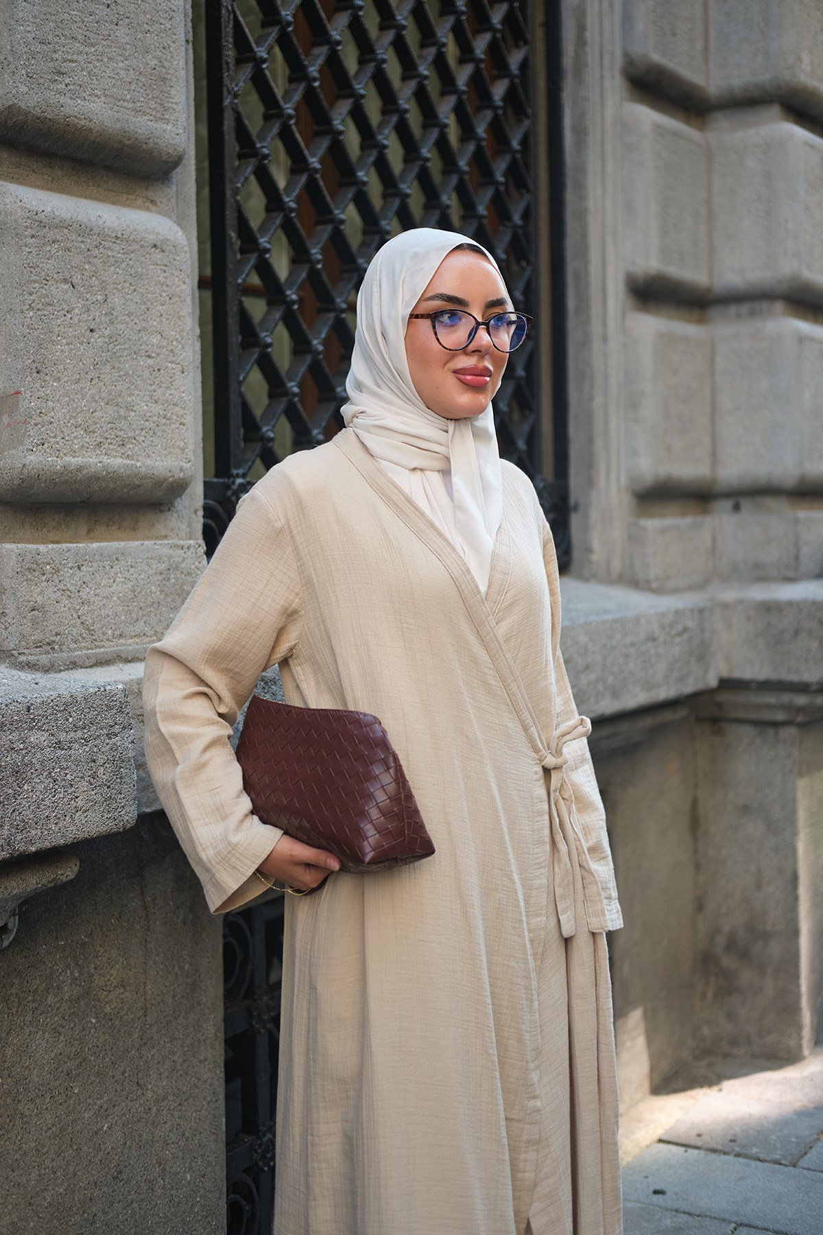 Çift Cepli İç Ve Dıştan Düğmeli Bağlamalı Müslin Uzun Kimono Krem