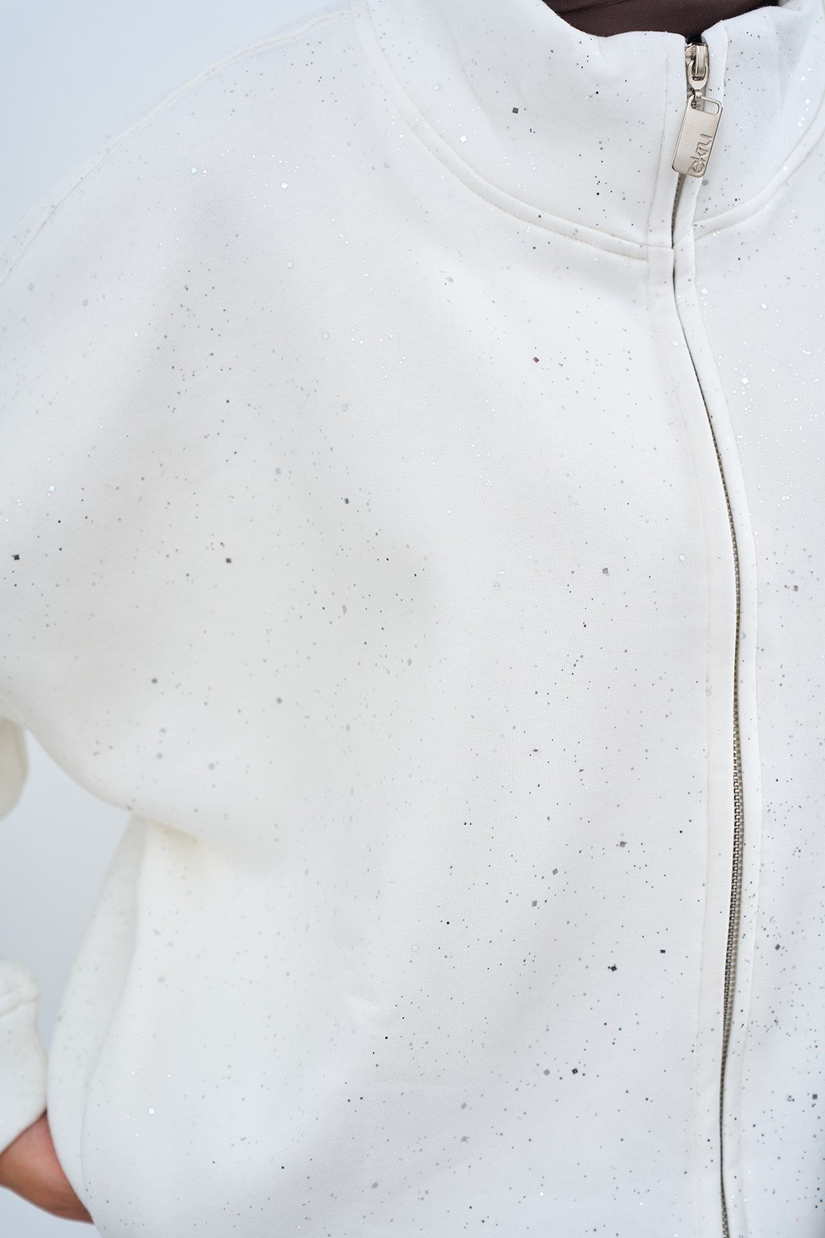 Çift Cepli Simli Fermuarlı Sweatshirt Beyaz